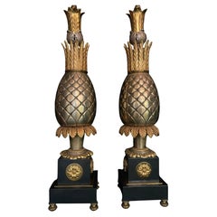 Paar französische Hollywood-Regency-Lampen aus vergoldeter und patinierter Bronze mit Ananas