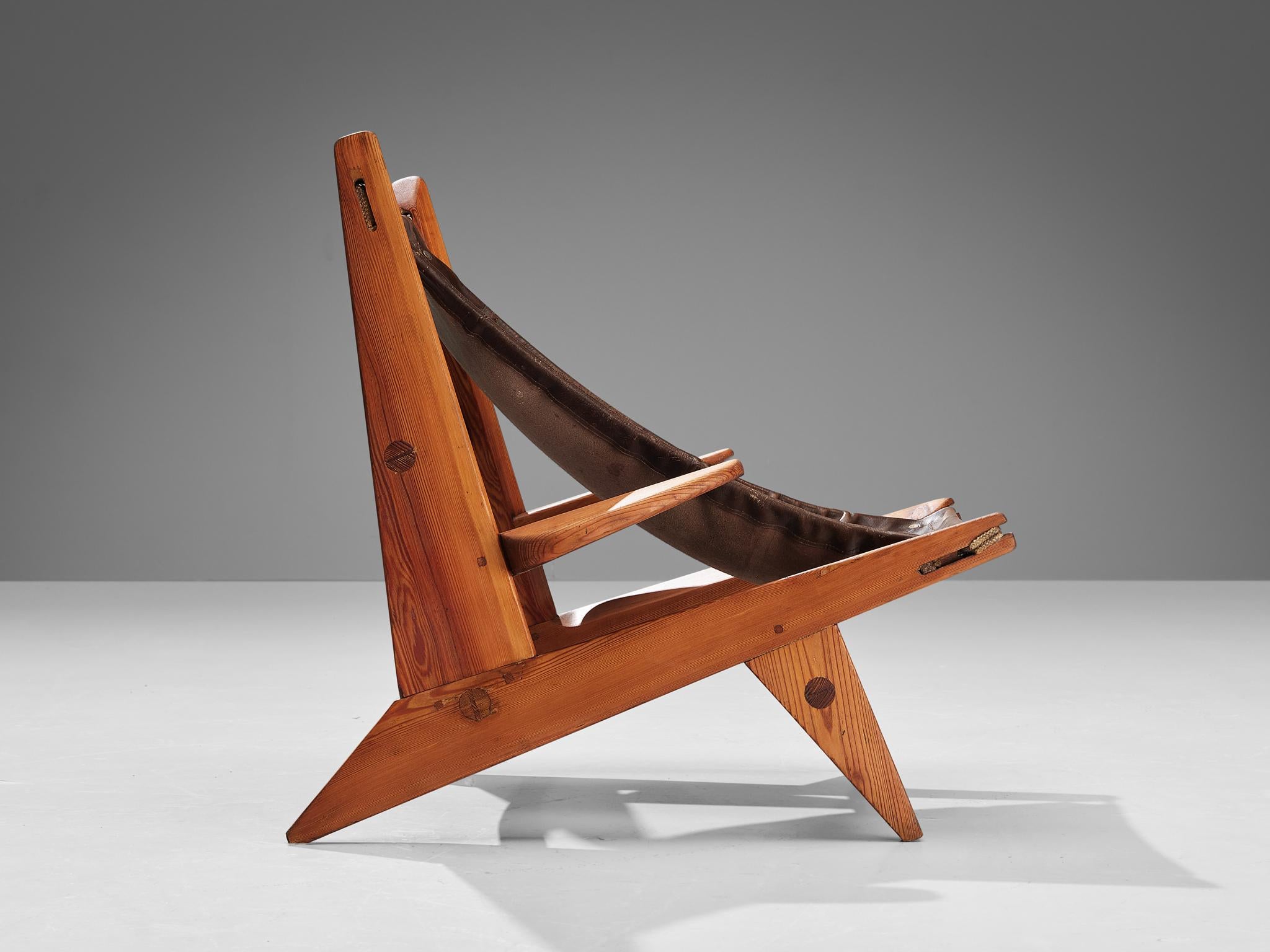 Mid-Century Modern Paire de chaises de chasse françaises en pin et cuir en vente