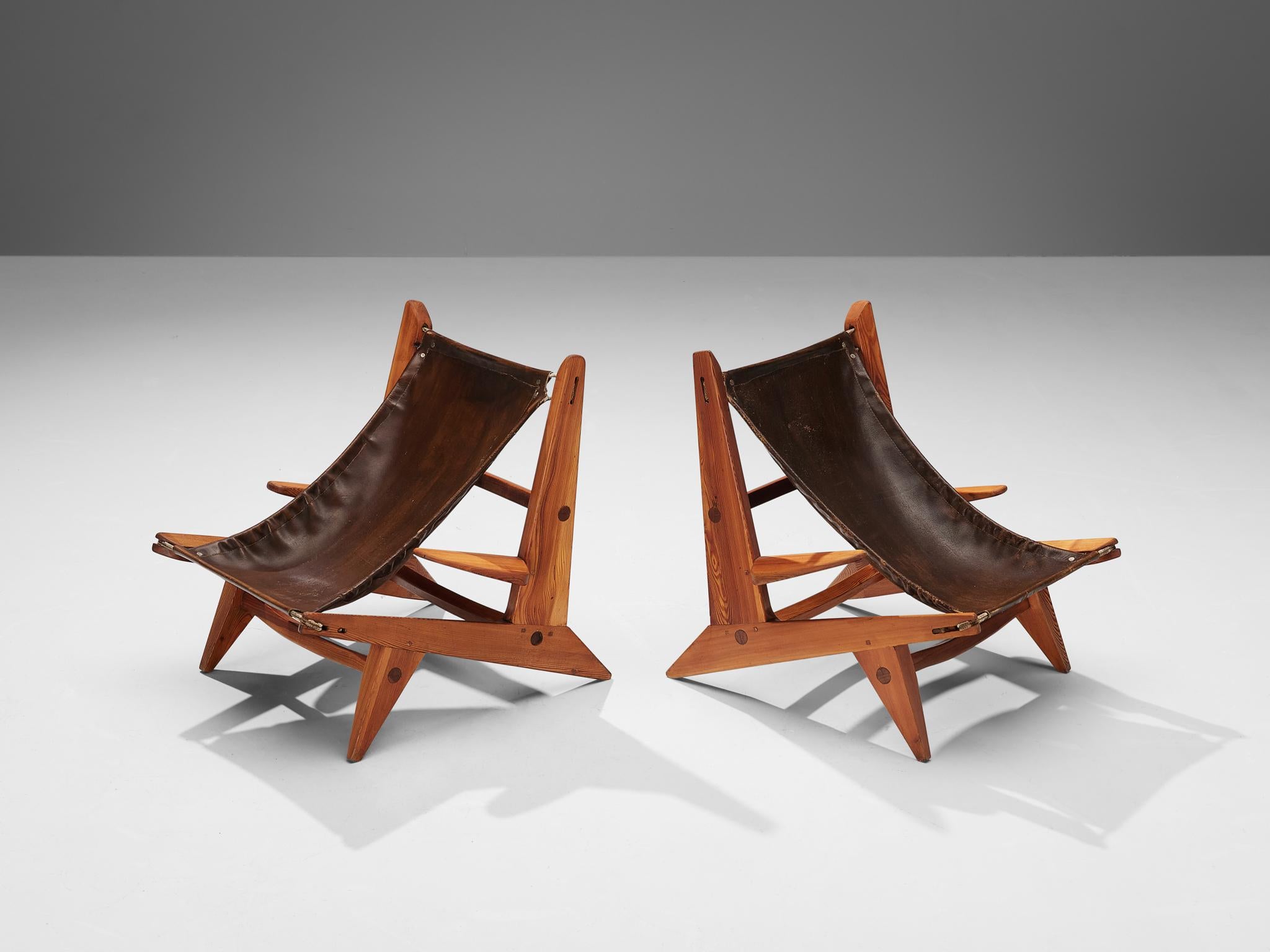 Mid-Century Modern Pair of French Hunting Chairs in Pine and Leather For Sale