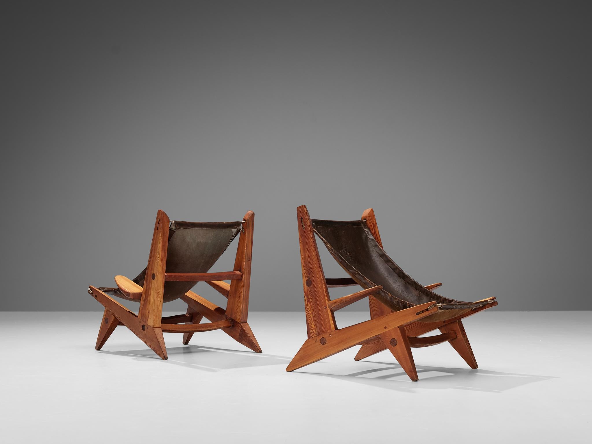 Pair of French Hunting Chairs in Pine and Brown Leather For Sale 2