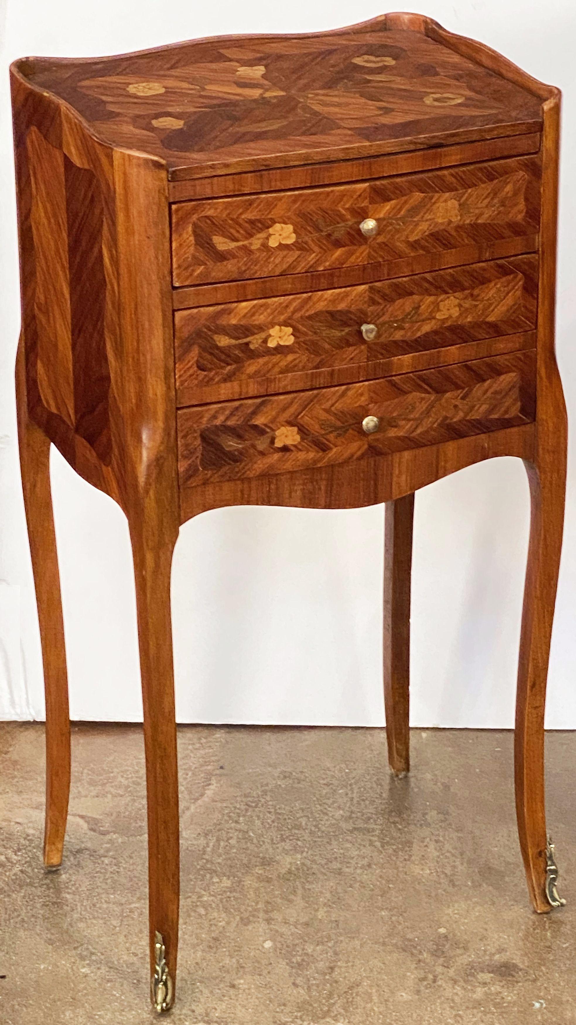 20th Century Pair of French Inlaid Bedside Tables or Nightstands on Cabriole Legs