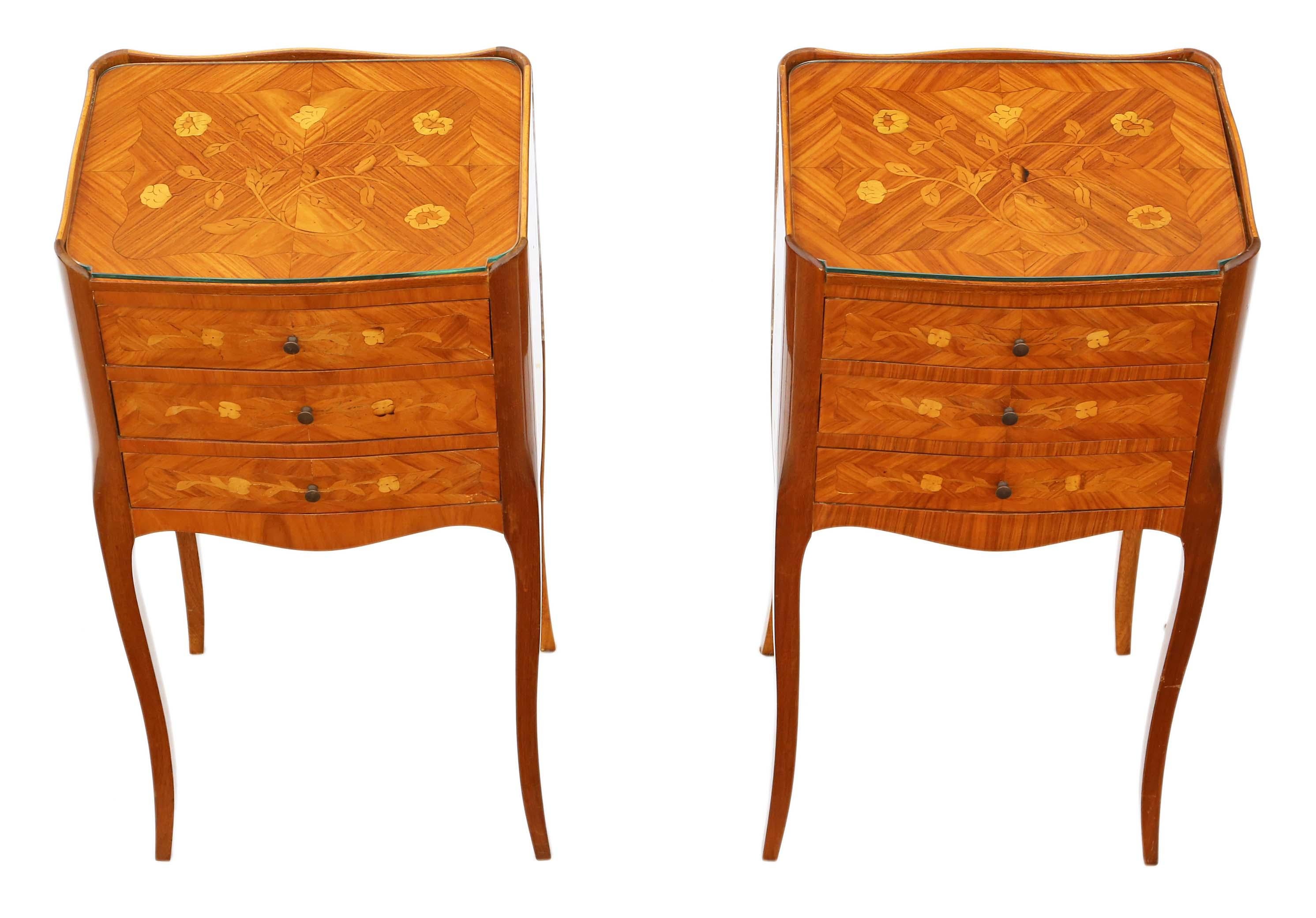 Antique quality pair of French inlaid marquetry bedside tables cupboards, mid-20th century. Loose laid glass protection tops.
No loose joints and no woodworm. Full of age, character and charm with attractive marquetry inlays. The oak lined drawers