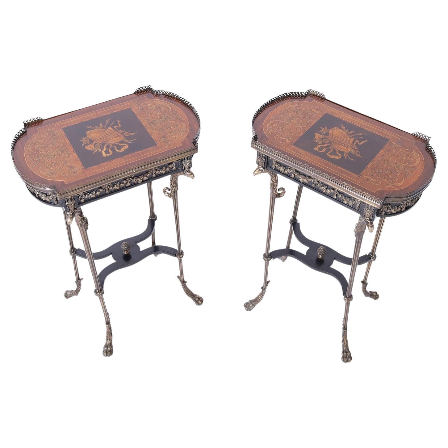 Paar französische Tische oder Ständer mit Intarsien