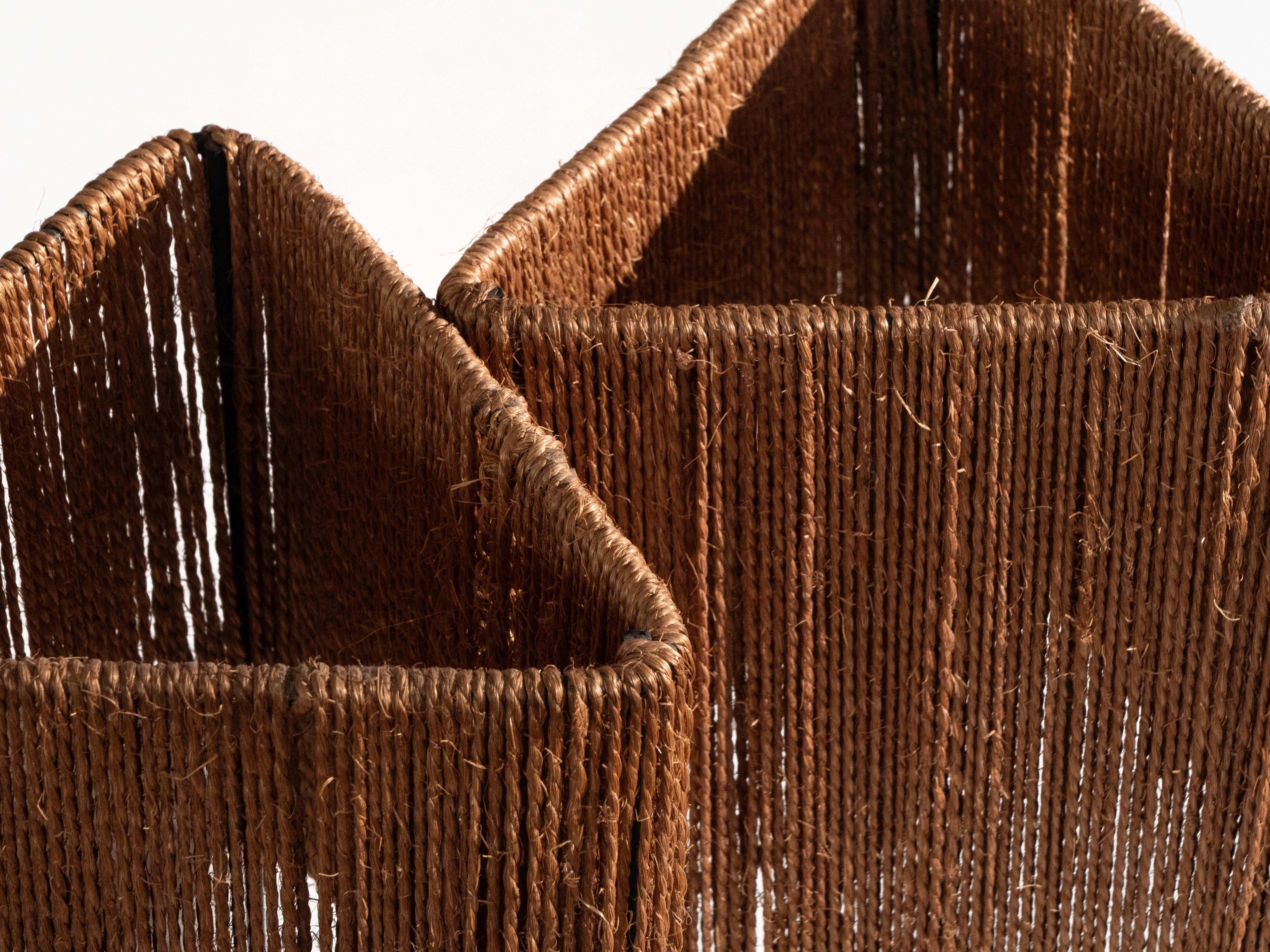 Pareja de lámparas de sobremesa francesas de hierro y cuerda, años 50 en Bueno estado para la venta en Los Angeles, CA