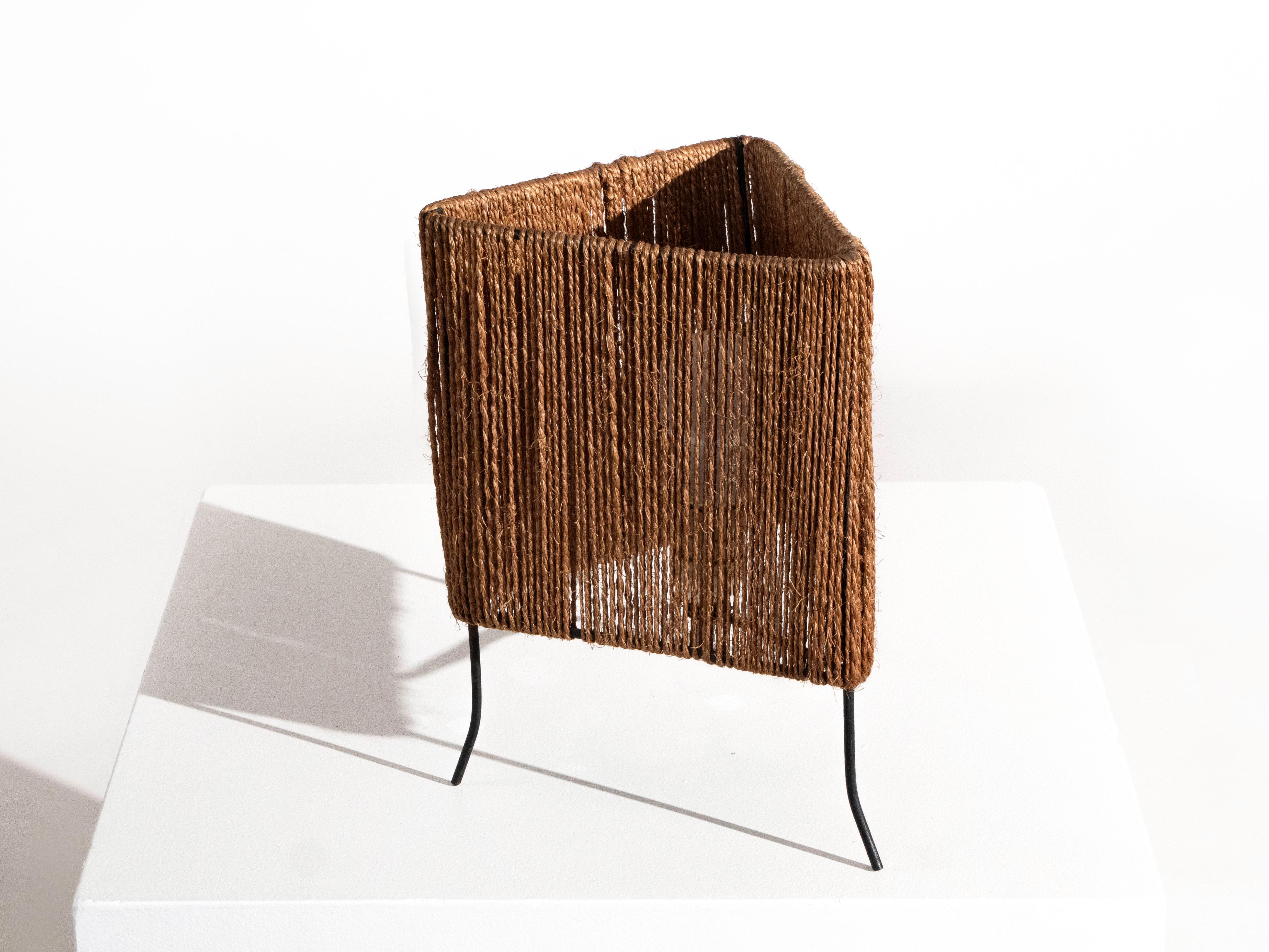 Pareja de lámparas de sobremesa francesas de hierro y cuerda, años 50 Soga en venta