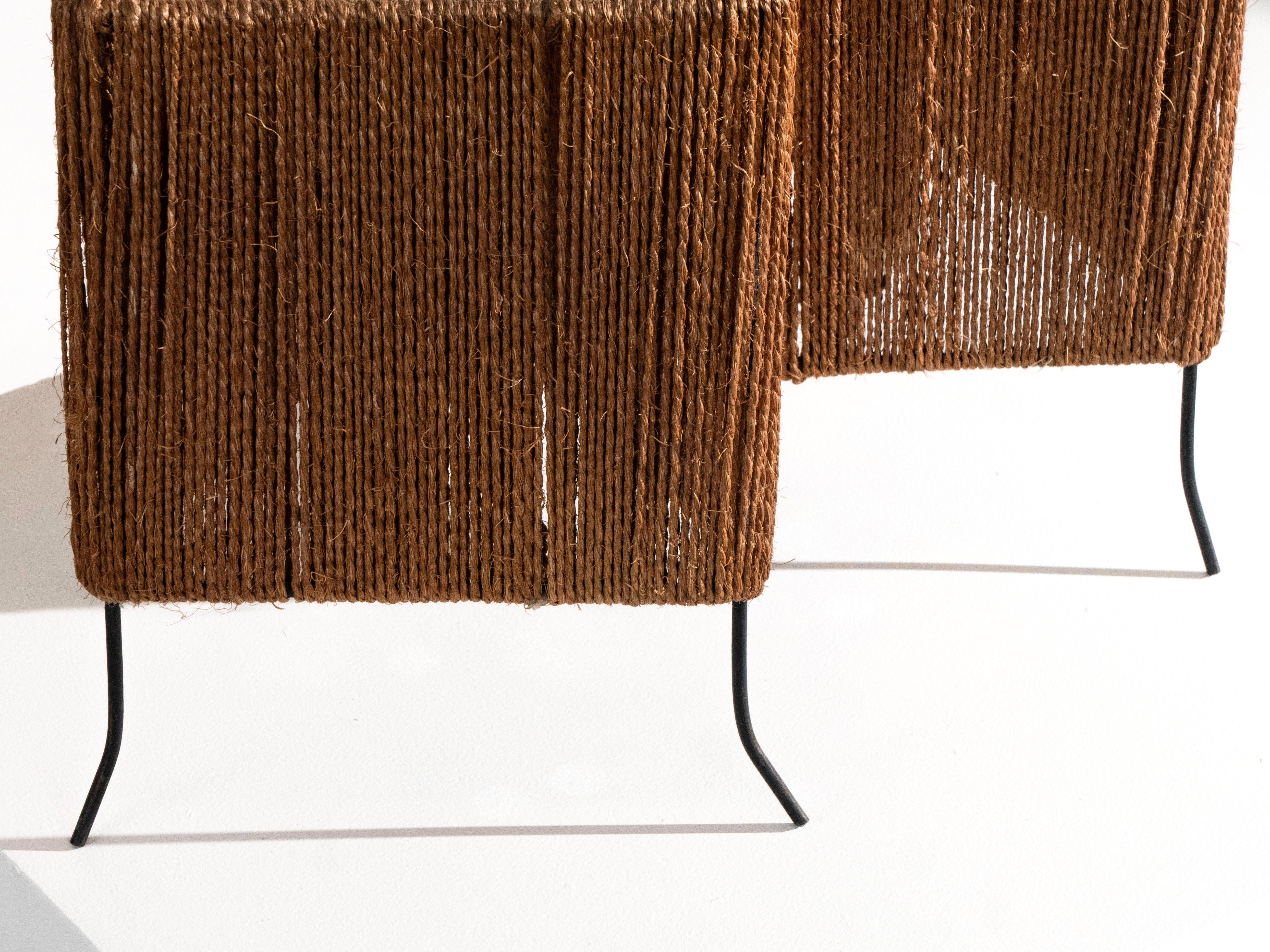 Pareja de lámparas de sobremesa francesas de hierro y cuerda, años 50 en venta 1