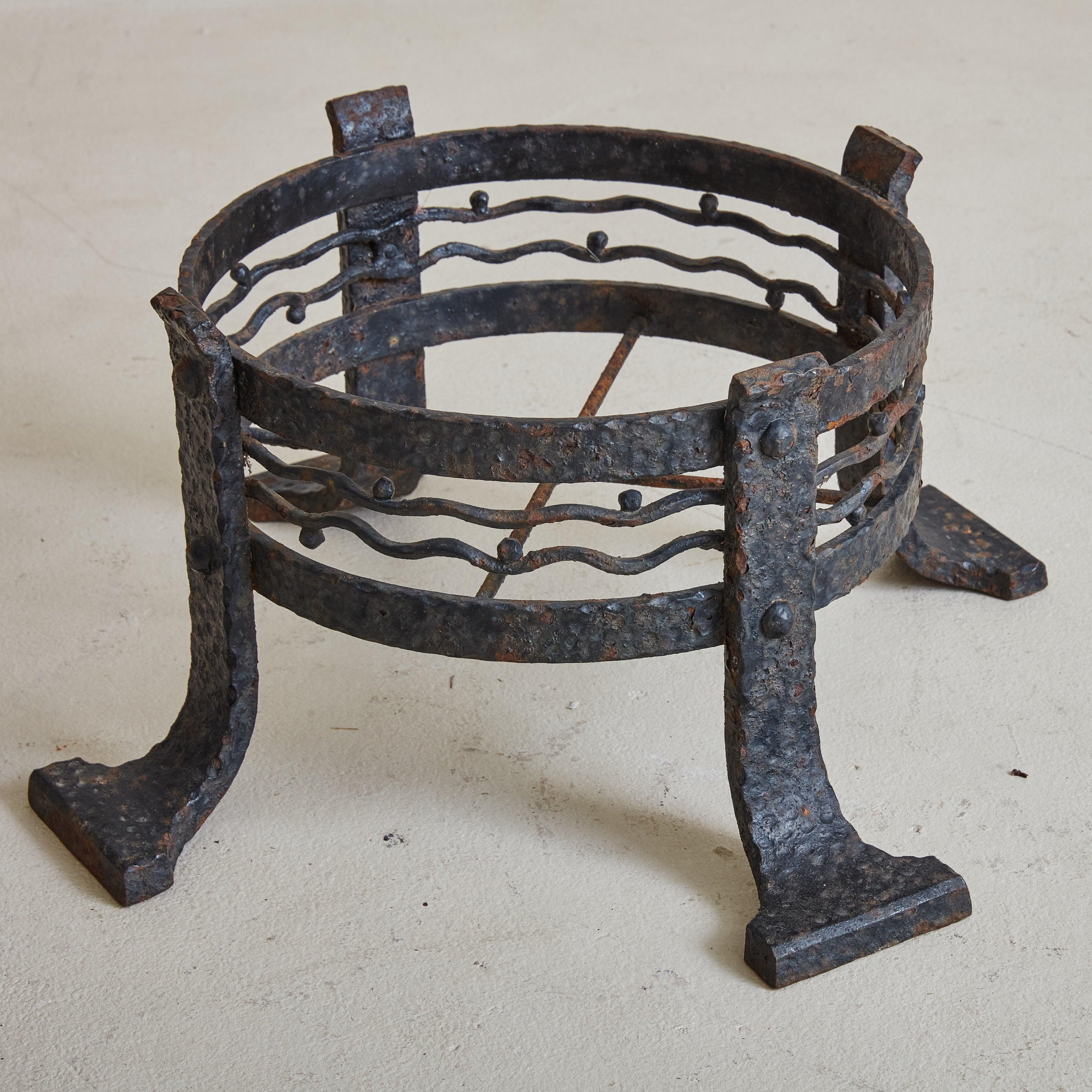 Pair of French Iron Art Nouveau Plant Stands In Excellent Condition For Sale In Chicago, IL
