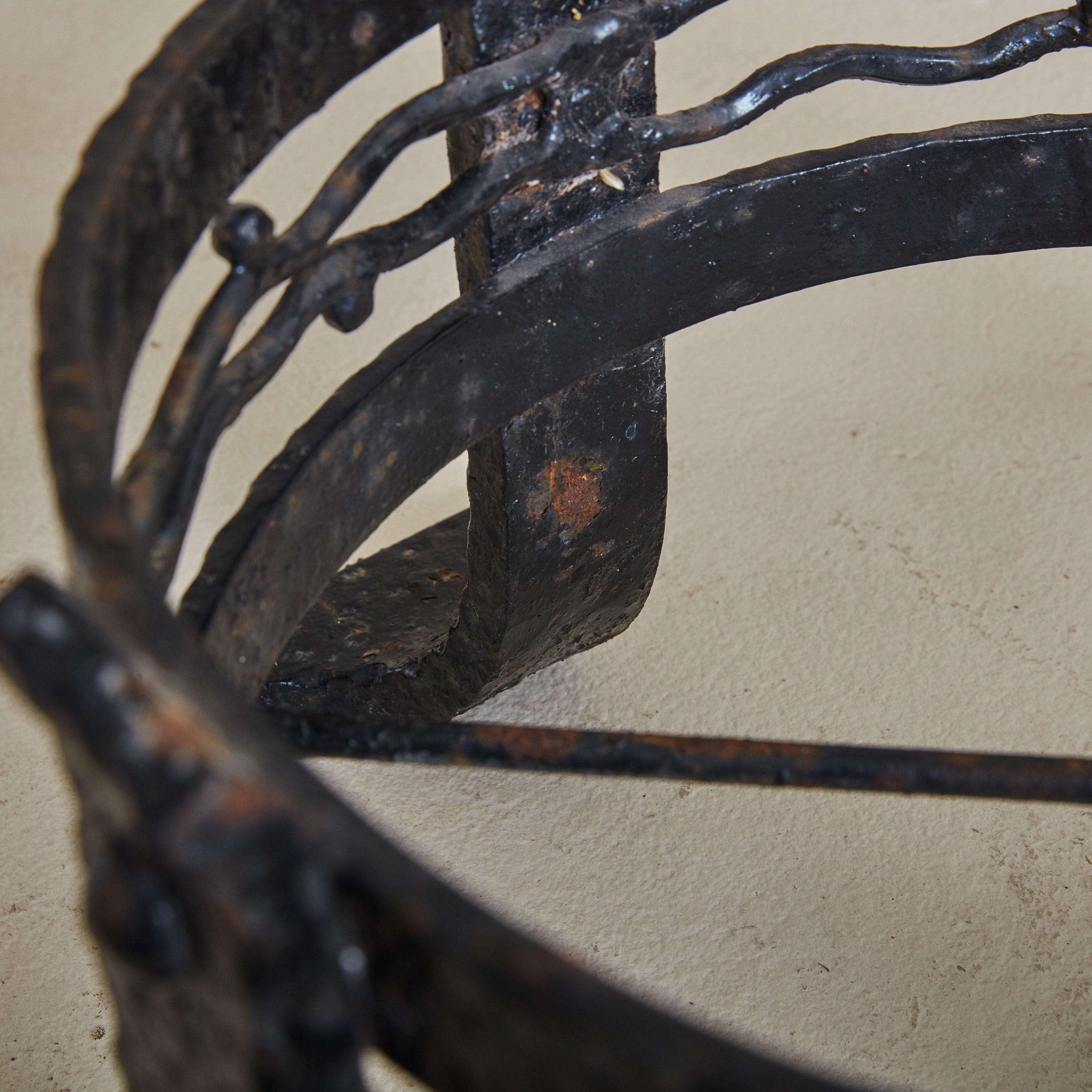 Early 20th Century Pair of French Iron Art Nouveau Plant Stands For Sale