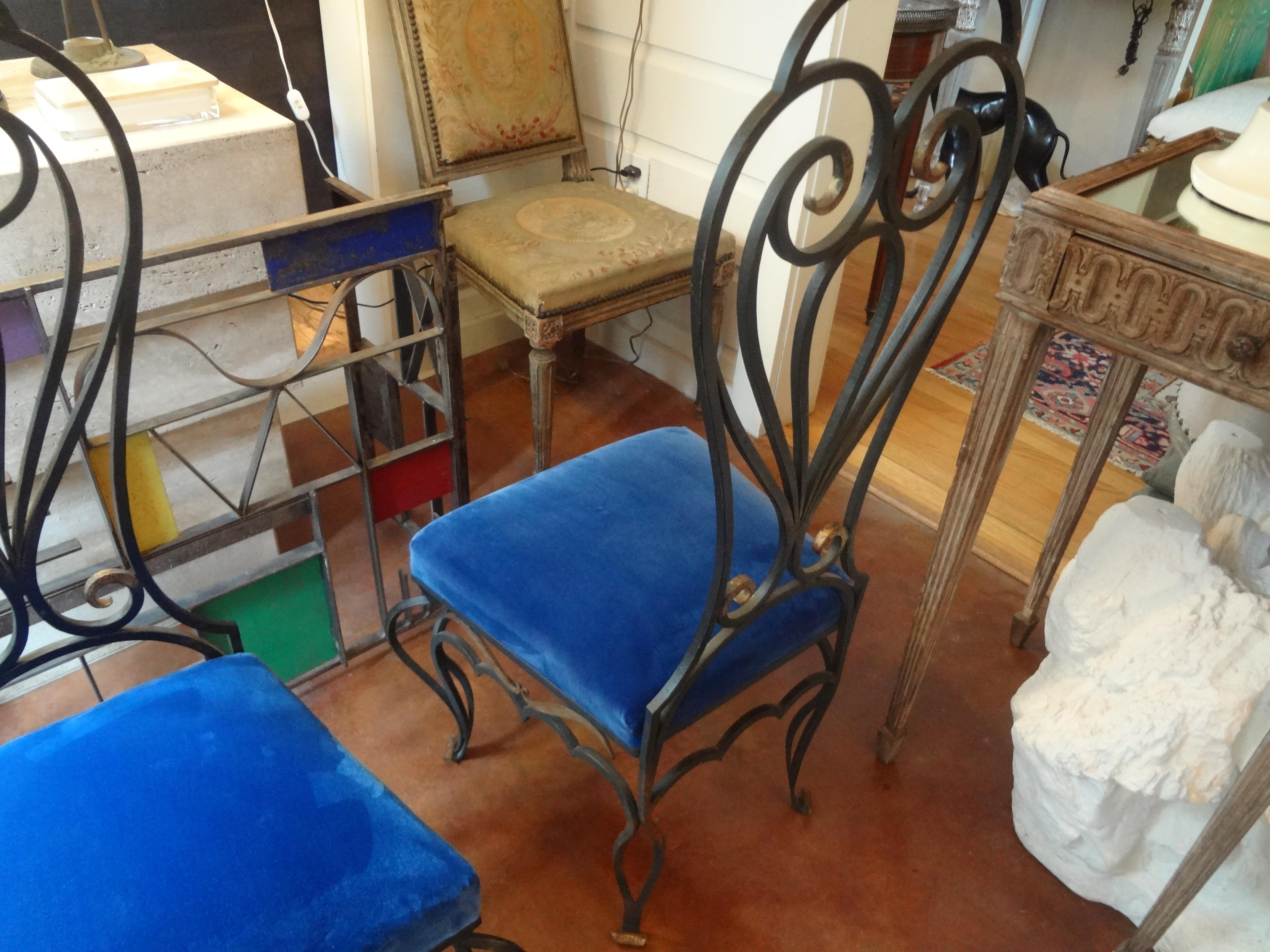 Fer forgé Paire de chaises en fer françaises attribuées à Jean-Charles Moreux en vente