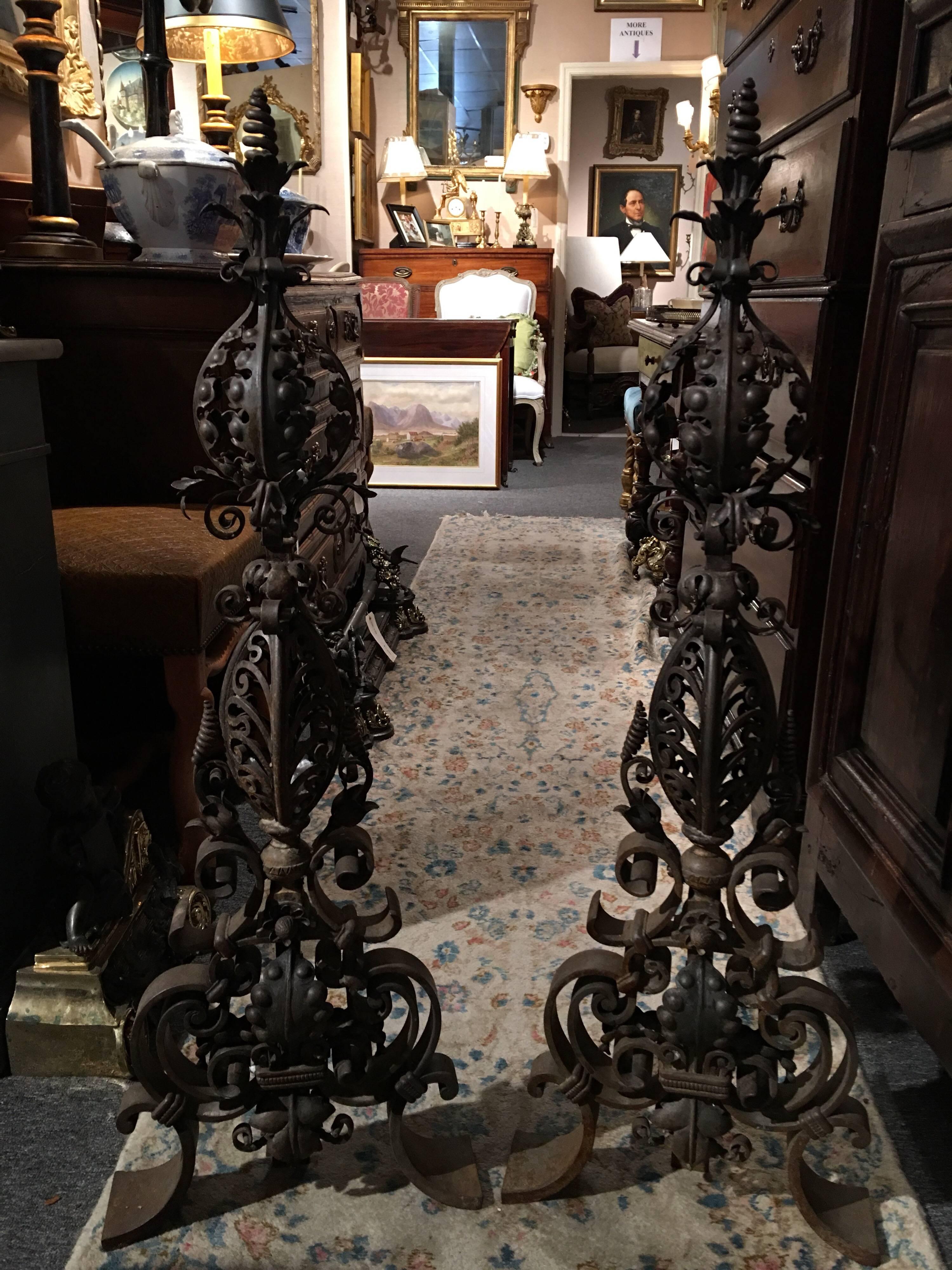 Paire de chenets ou chenets en fer français, 19ème siècle Bon état - En vente à Savannah, GA