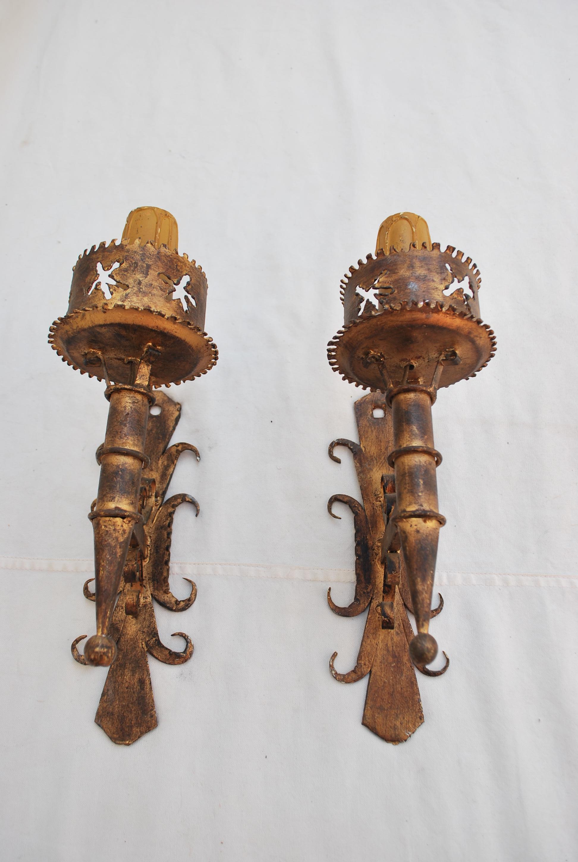 Coppia di appliques francesi in ferro in vendita 4