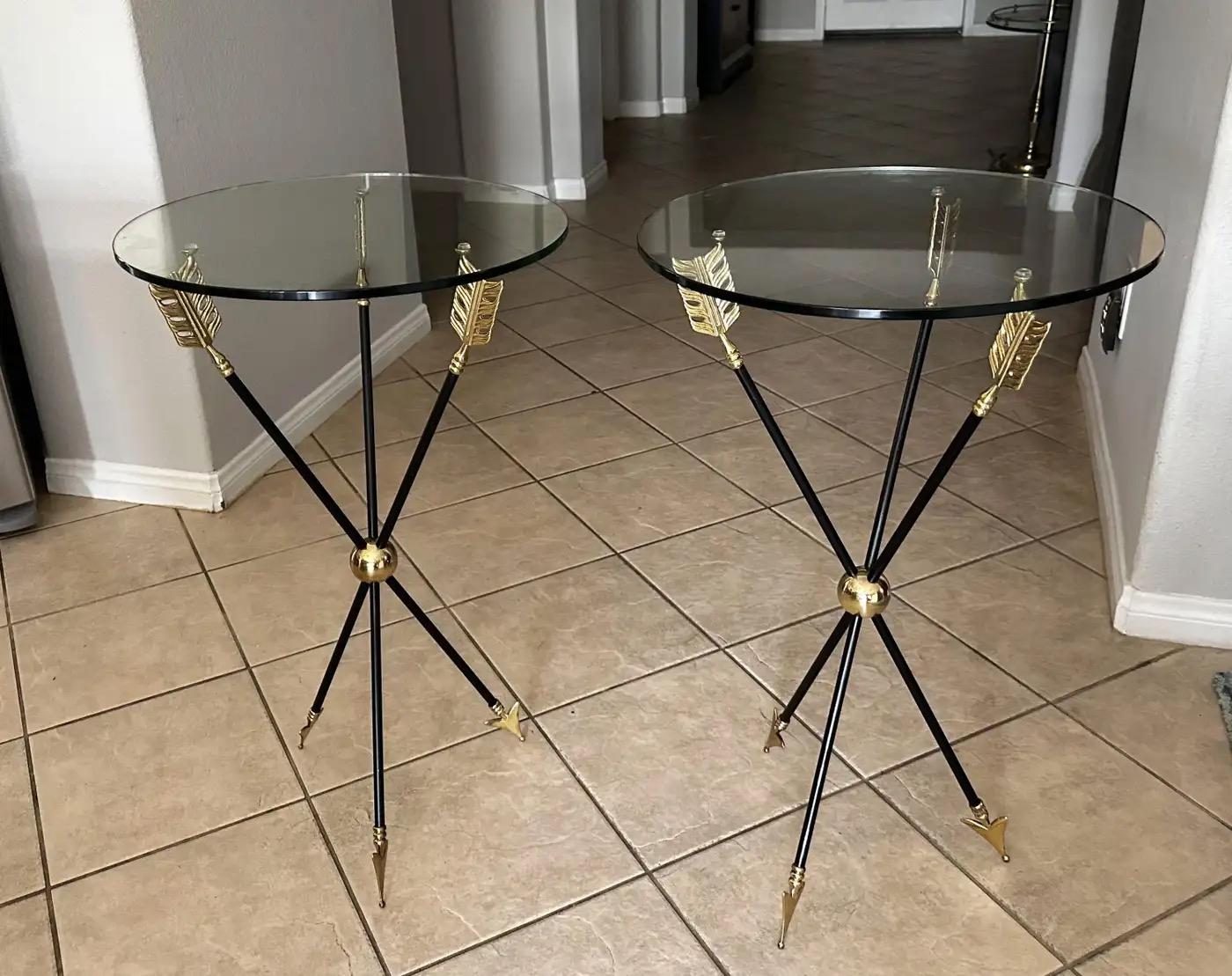 Milieu du XXe siècle Paire de tables d'appoint Jansen Arrow Directoire françaises en vente