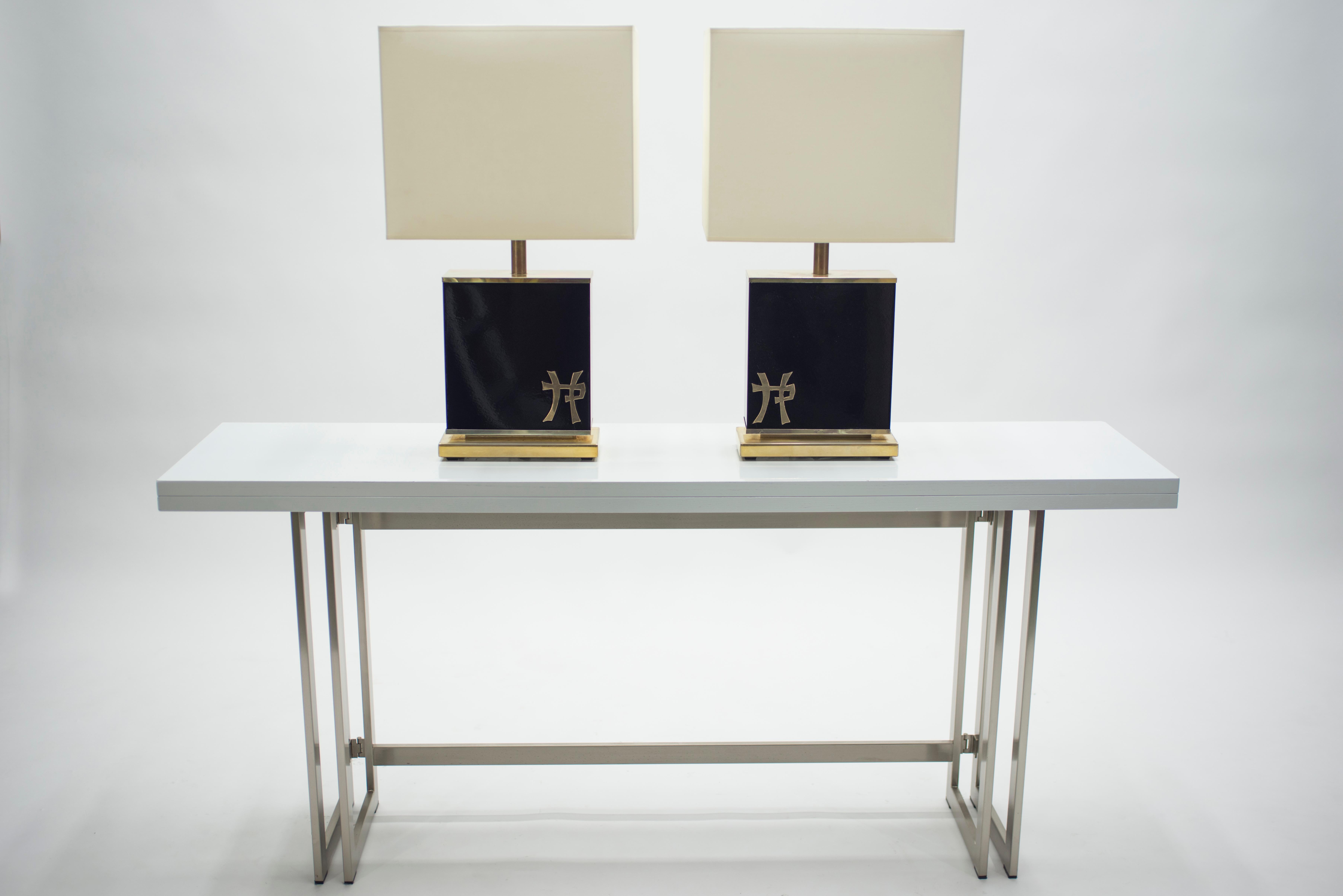 Mid-Century Modern Pair of French J.C. Mahey Black Lacquer and Brass Table Lamps, 1970s For Sale