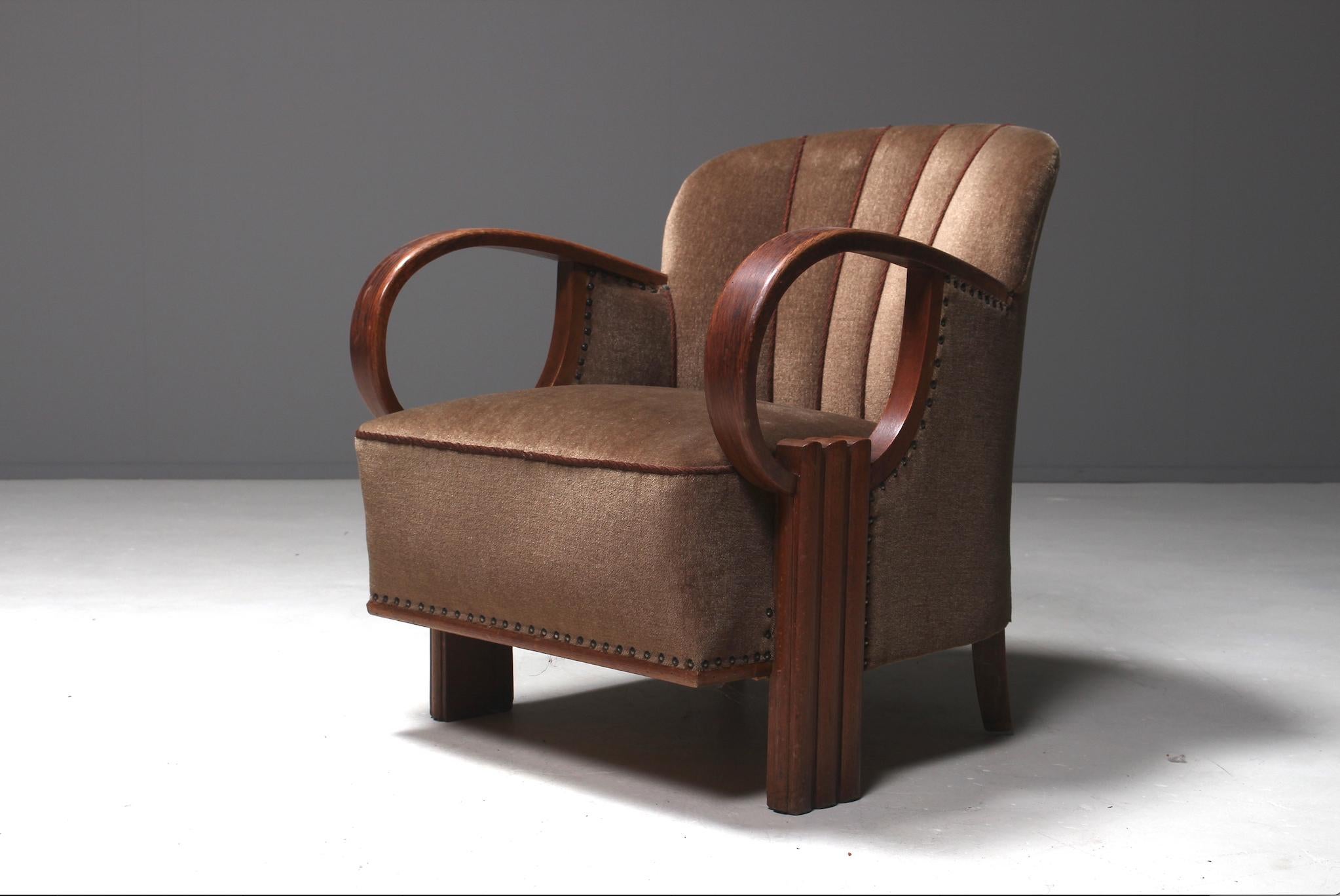 Mid-20th Century Pair of French Jean Pascaud Style Art Deco Club Chairs in Oak and Velvet, 1930s For Sale