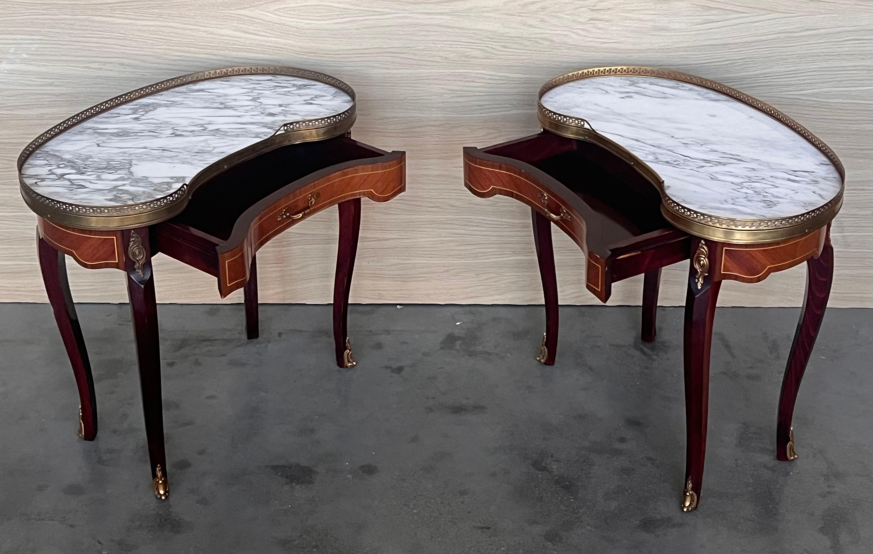 Pair of French Kidney Shape Nightstands Bedside Tables Louis XVI, circa 1910 For Sale 6