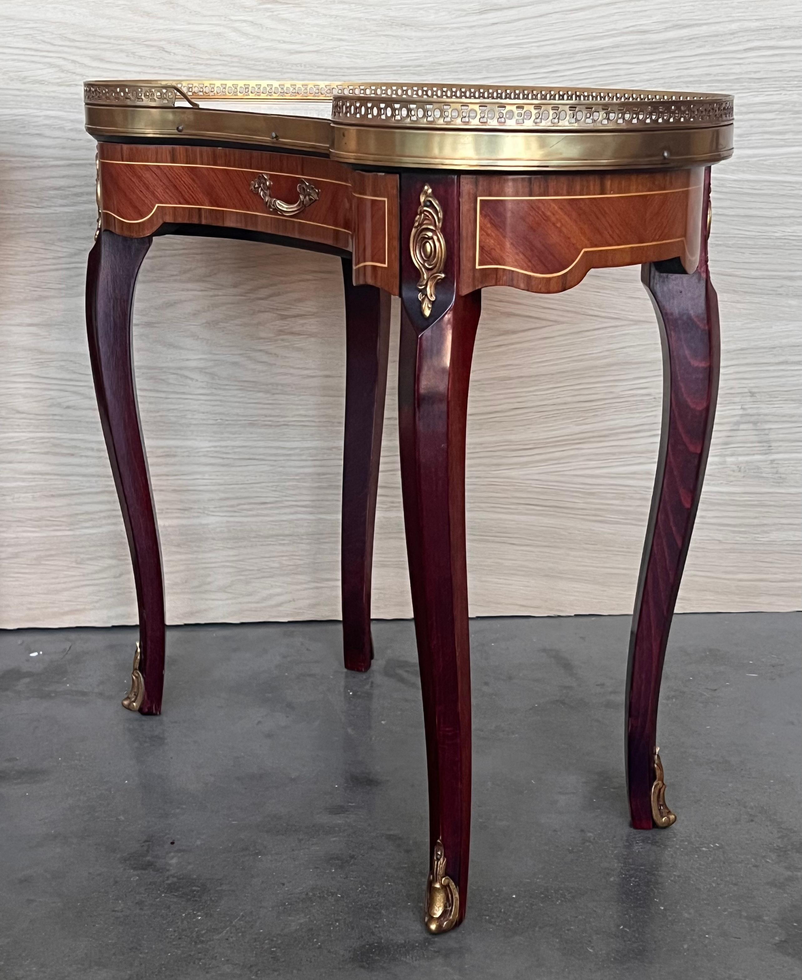 Pair of French Kidney Shape Nightstands Bedside Tables Louis XVI, circa 1910 For Sale 1