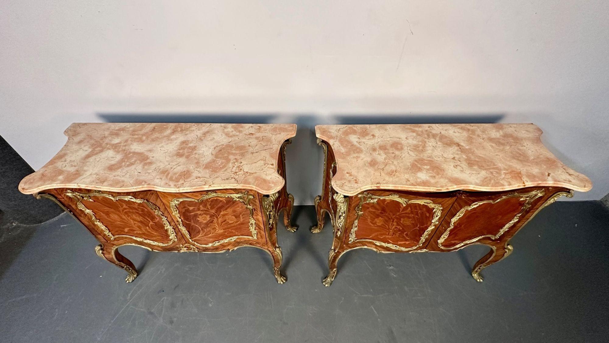 Paire de commodes en bois de roi montées sur bronze / commodes, tables de nuit en vente 11