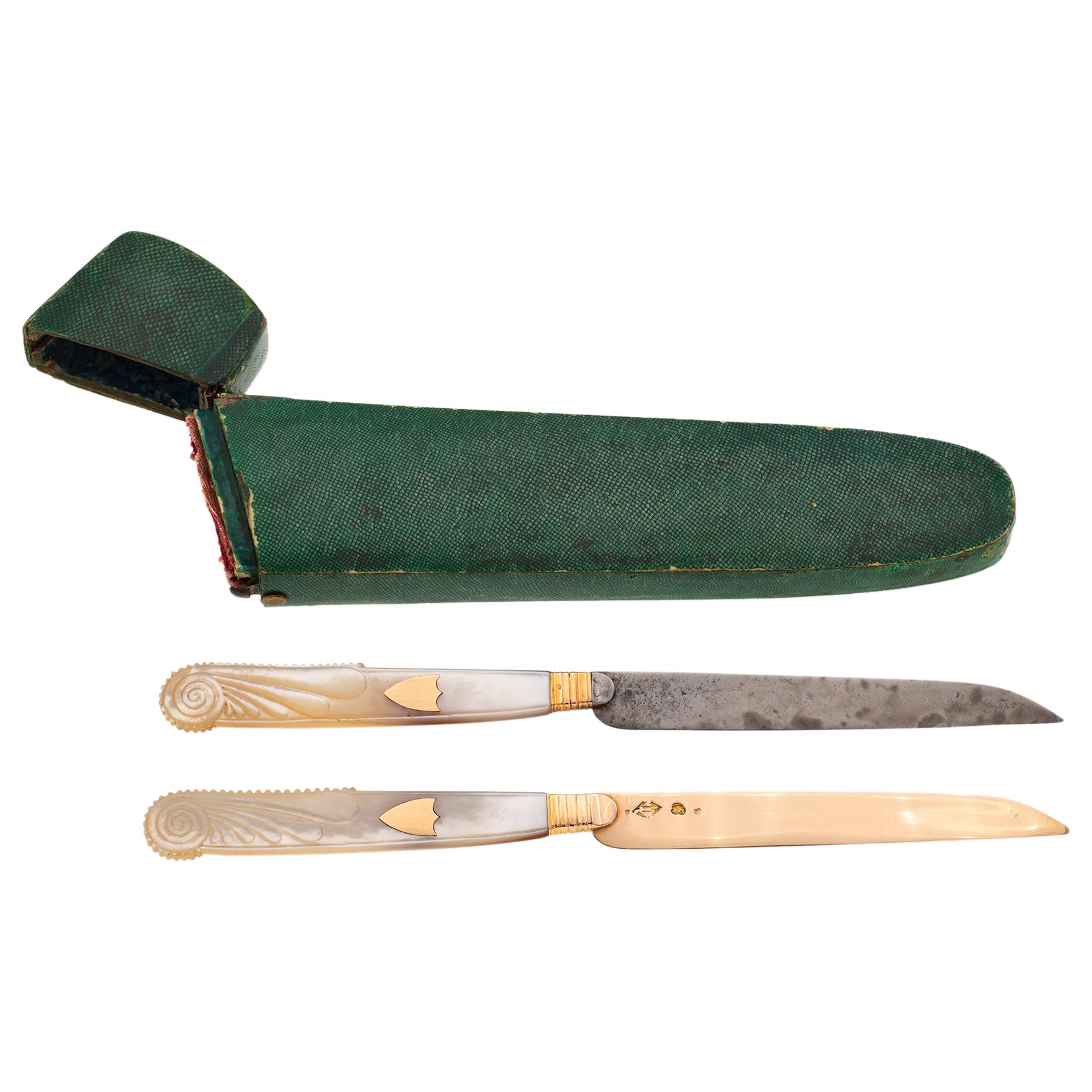 Paar französische Messer in einem Shagreen-Etui