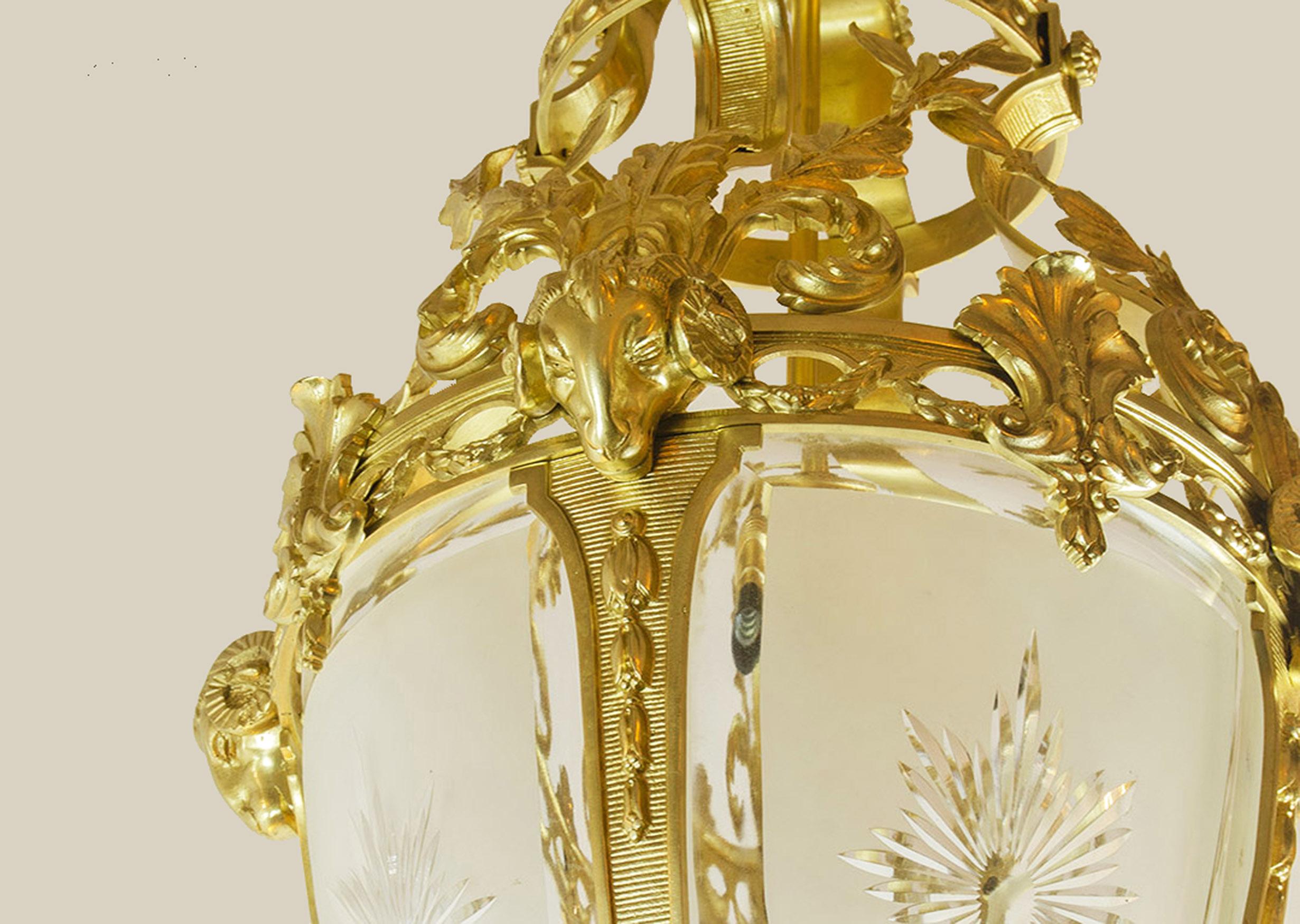 Polished Pair of 20th Century French Gilt Bronze and Glass Farole-Like Ceiling Lamps For Sale