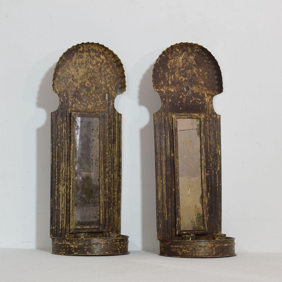 Pair of French, Late 18th Century Iron Wall Candleholders with Mirrors In Good Condition In Buisson, FR