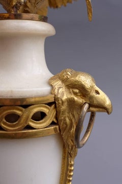 Paire de bougeoirs en bronze doré Louis XVI de la fin du XVIIIe siècle français