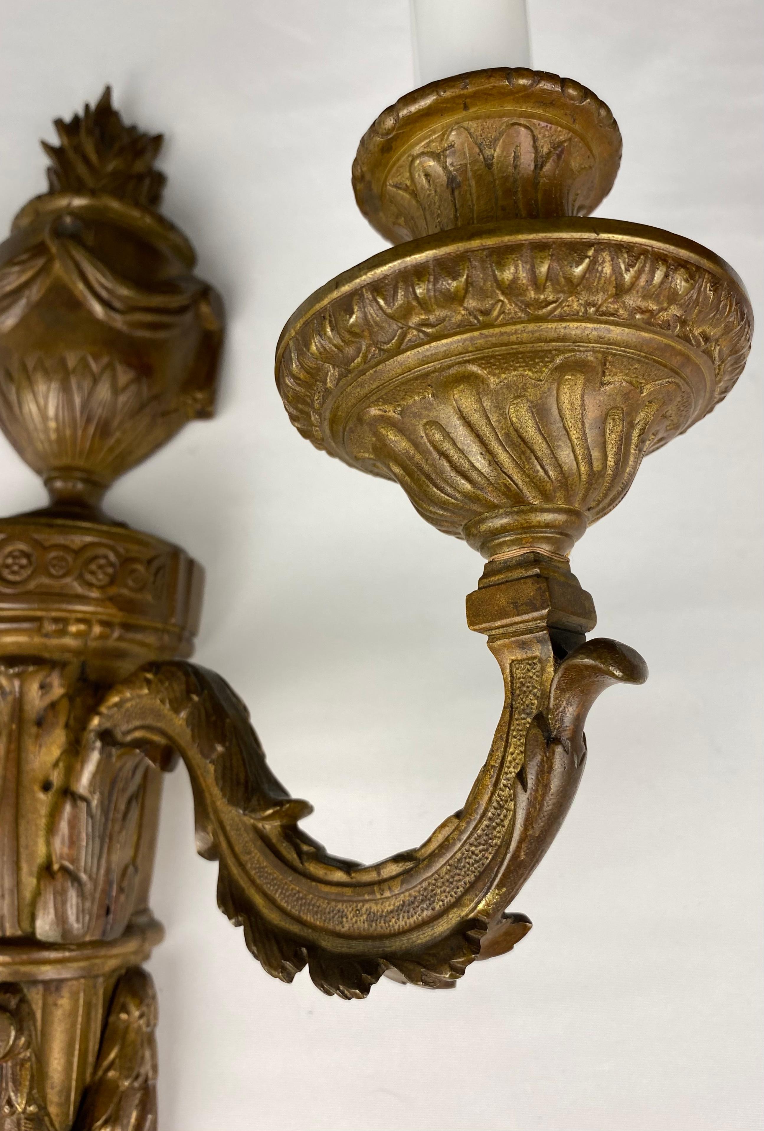 Pair of French Late 18th Century Louis XVI Style Bronze Sconces 7