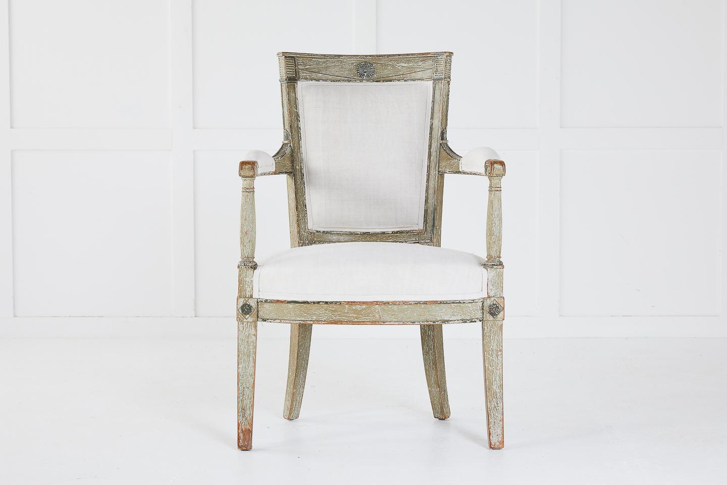 Pair of French Late 18th Century Painted Armchairs In Good Condition In Gloucestershire, GB