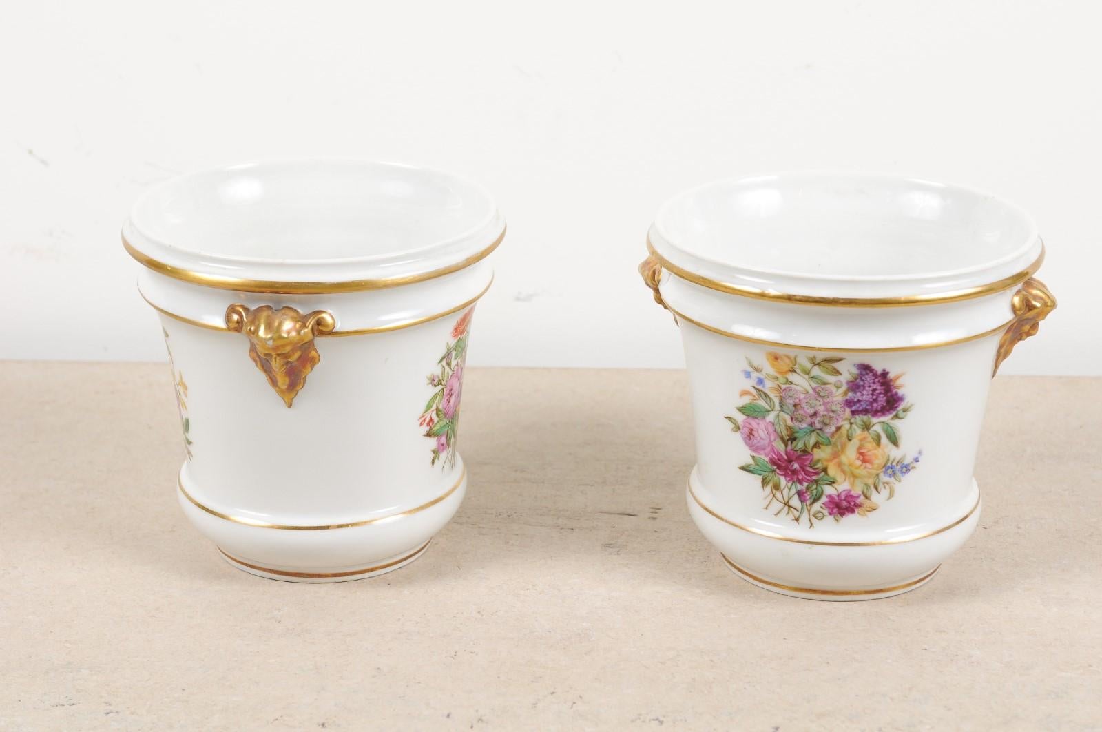 Pair of French Late 18th Century Paris Porcelain Cachepots with Floral Décor For Sale 7