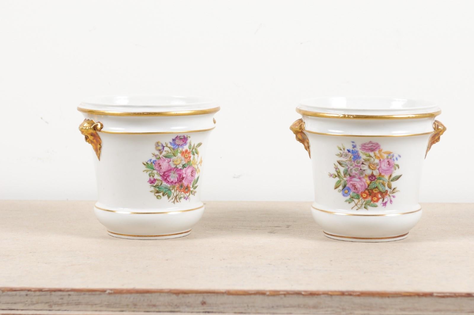 Hand-Painted Pair of French Late 18th Century Paris Porcelain Cachepots with Floral Décor For Sale