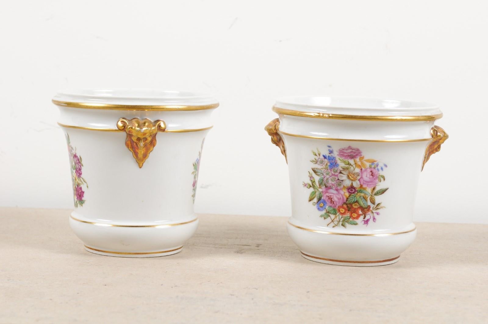 Pair of French Late 18th Century Paris Porcelain Cachepots with Floral Décor For Sale 3