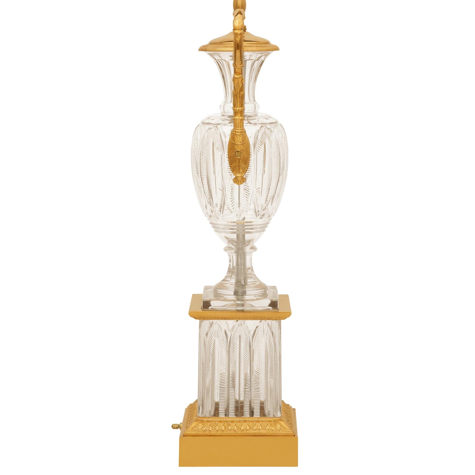 Francese coppia di lampade francesi della fine del XIX secolo di Charles X in cristallo e ormeggio in vendita