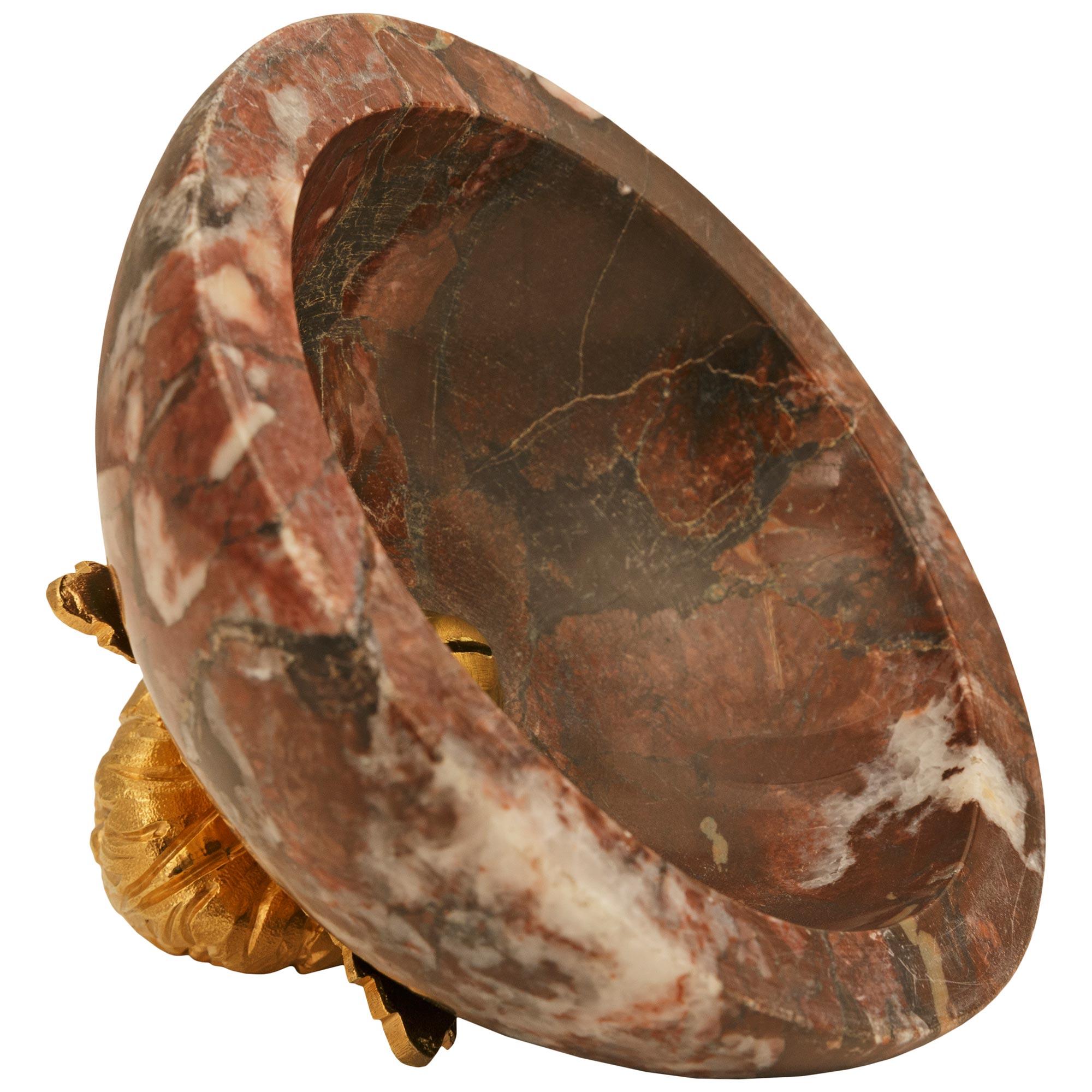 coppia di urne francesi in marmo e ormolu della fine del XIX secolo in stile Luigi XVI in vendita 6