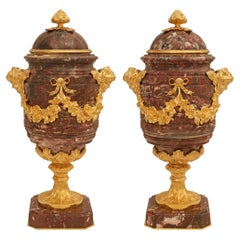 coppia di urne francesi in marmo e ormolu della fine del XIX secolo in stile Luigi XVI