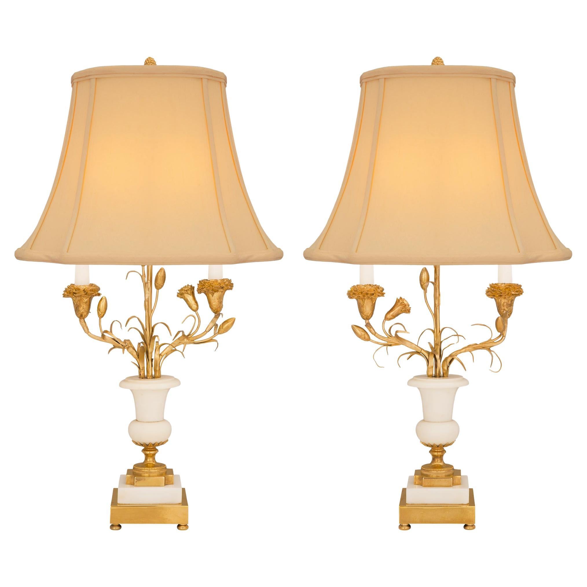 Paire de candélabres de style Louis XVI de la fin du XIXe siècle montés sur des lampes en vente