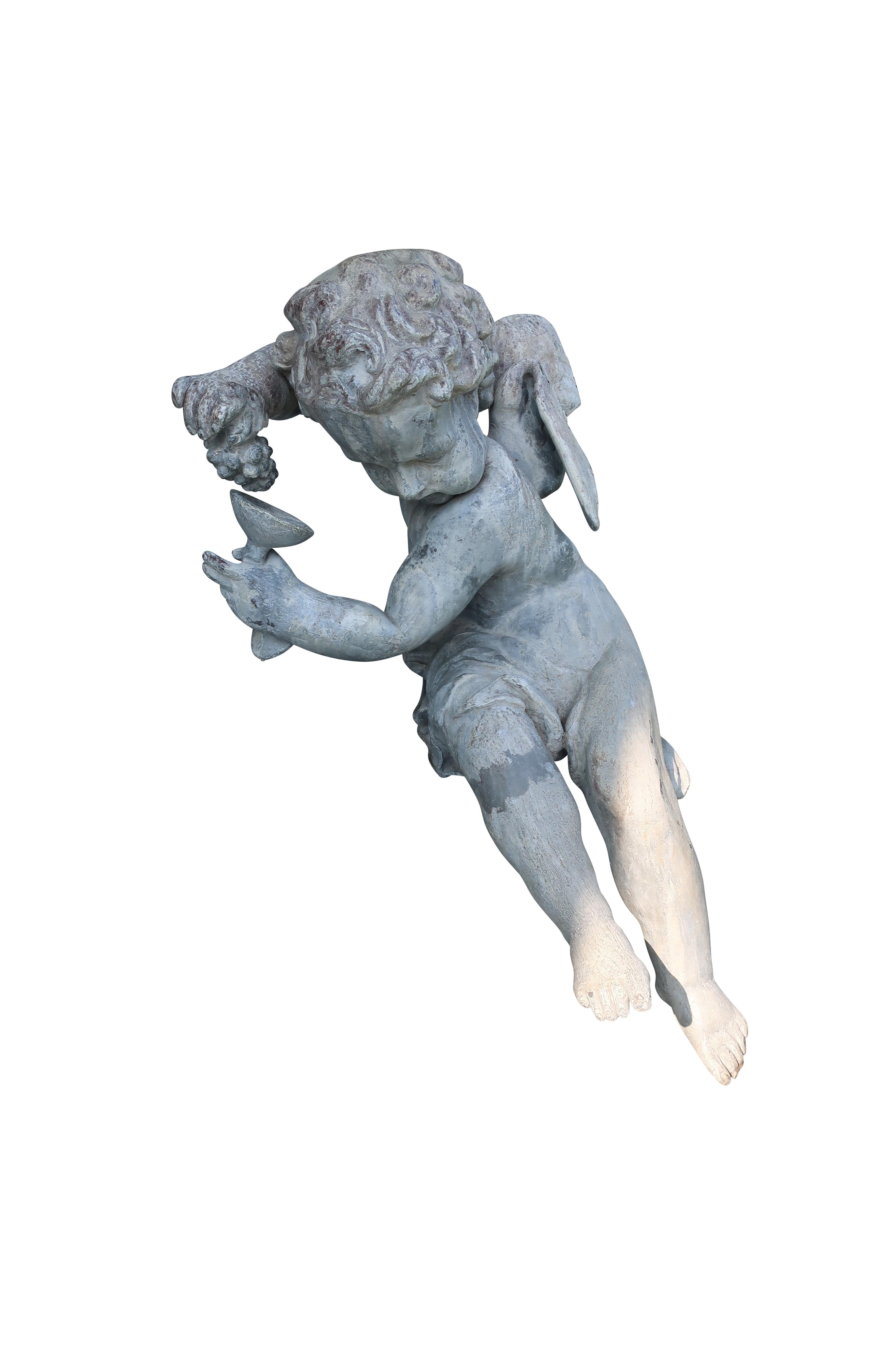 Fait main Paire de figurines de jardin en plomb de Bacchus Putti assises dans un jardin français en vente