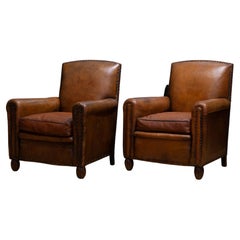 Paire de fauteuils club français en cuir, vers 1930-1940