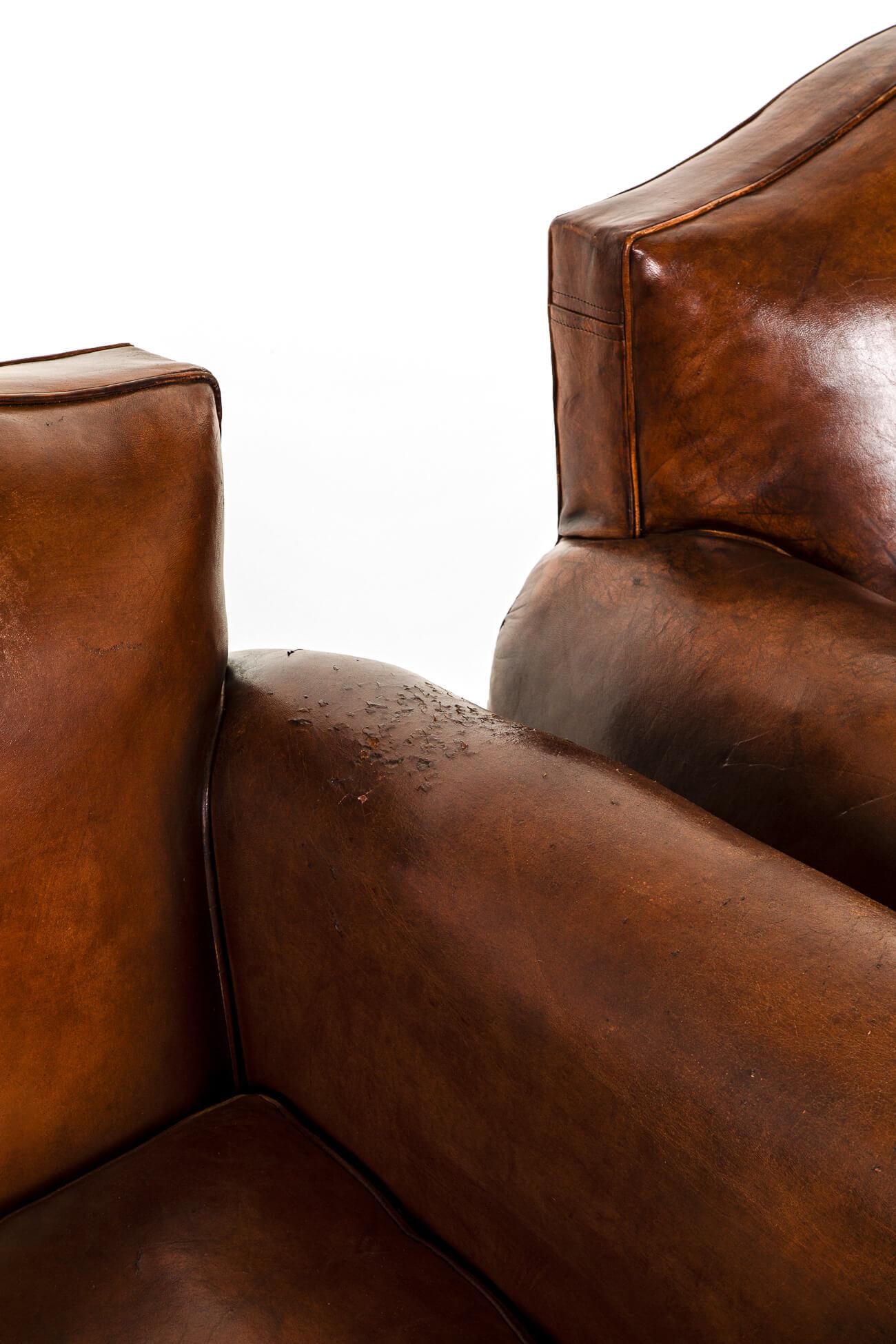 20ième siècle Paire de fauteuils club en cuir français en vente