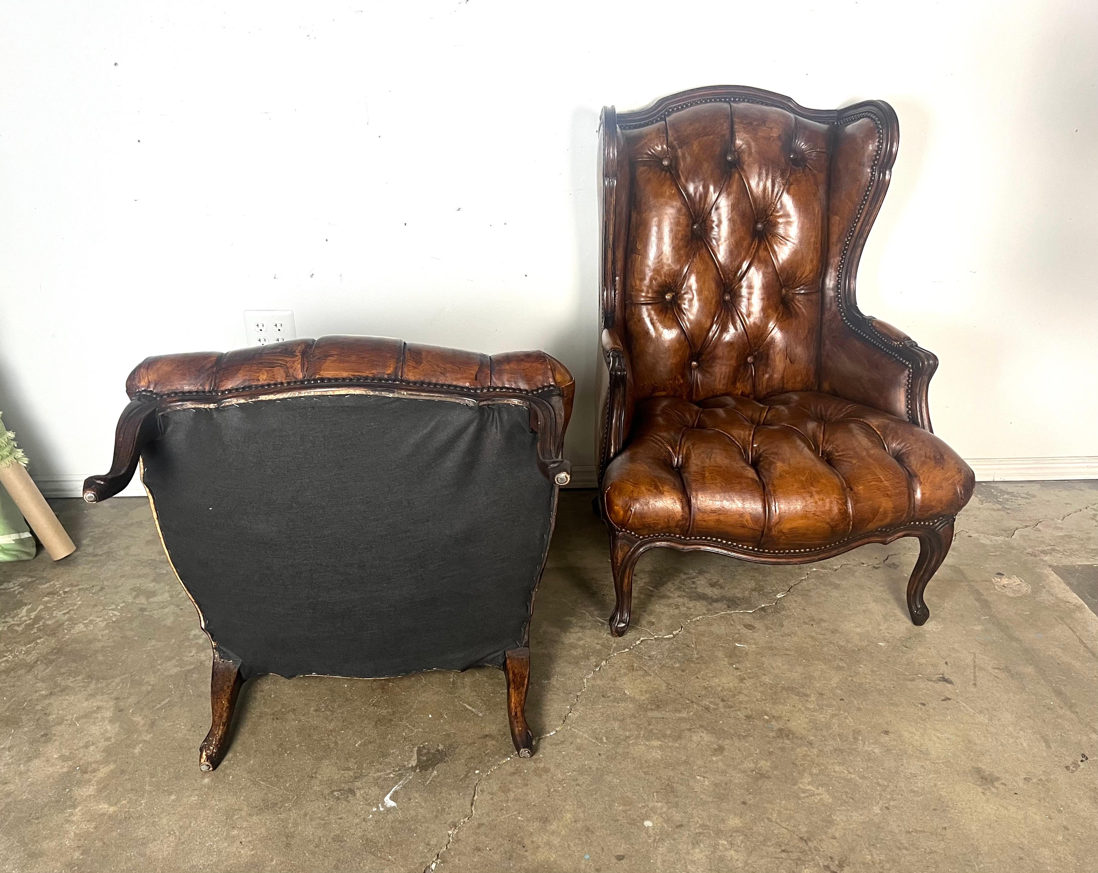 Paire de chaises à dossier touffeté en cuir français, vers 1930 en vente 4