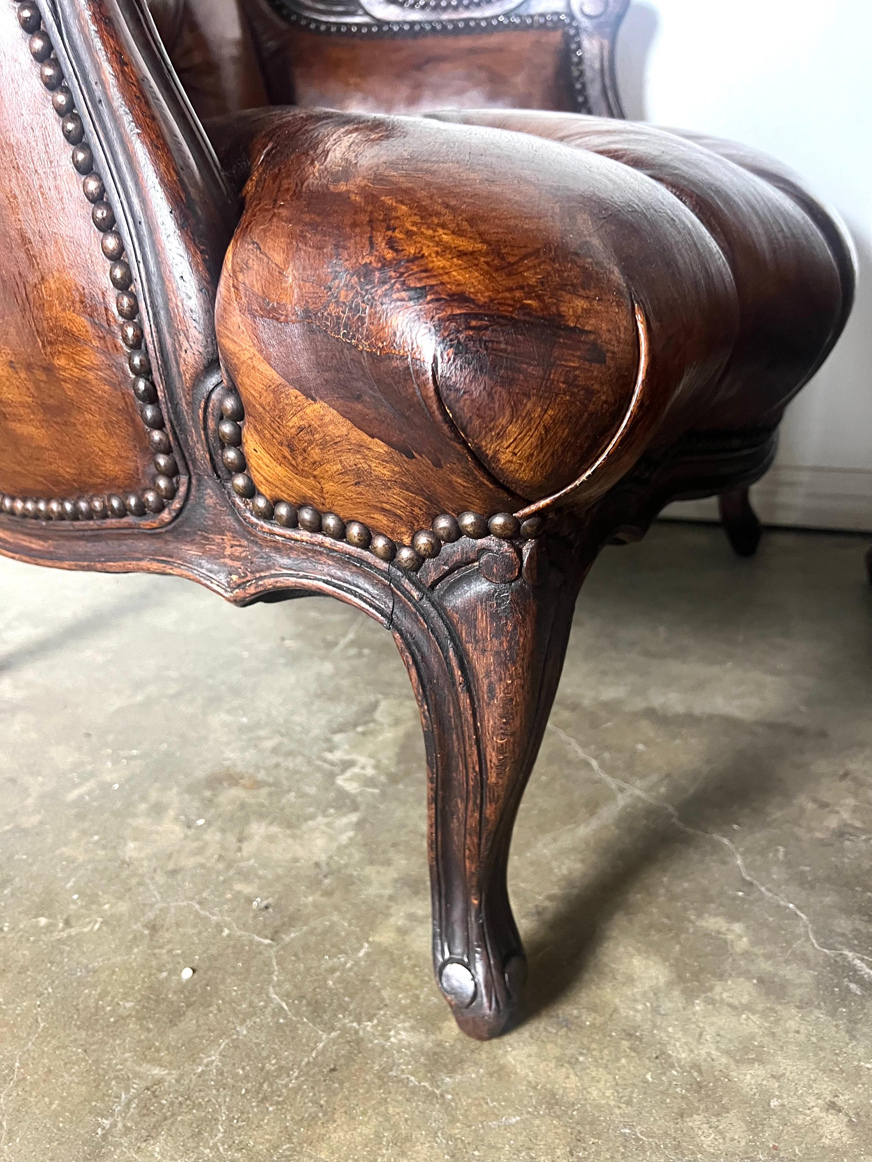 Français Paire de chaises à dossier touffeté en cuir français, vers 1930 en vente