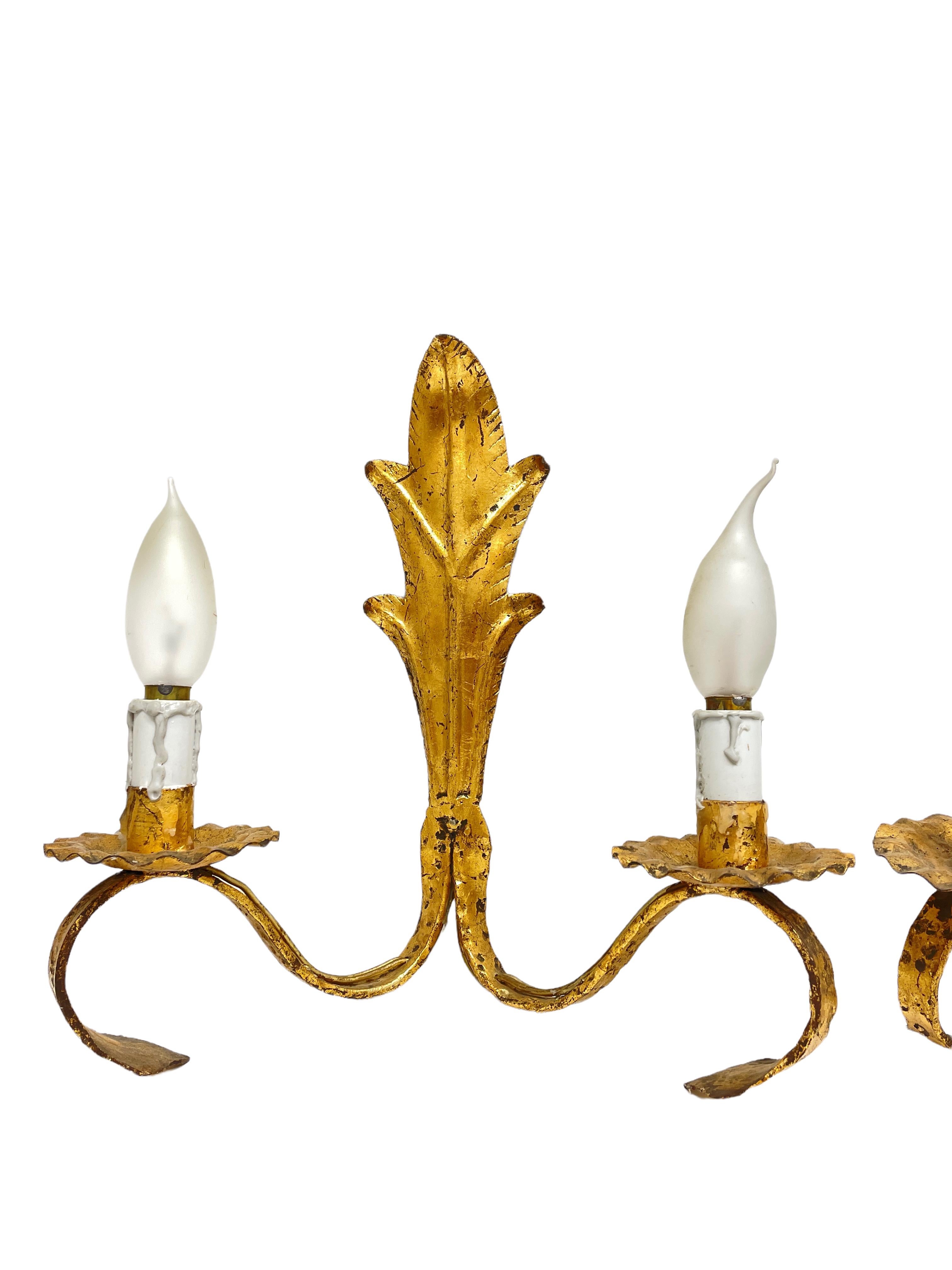 Hollywood Regency Pair of French Lily Style Gilt Iron Tole Sconces Gilded Metal, Belgium, 1960s For Sale