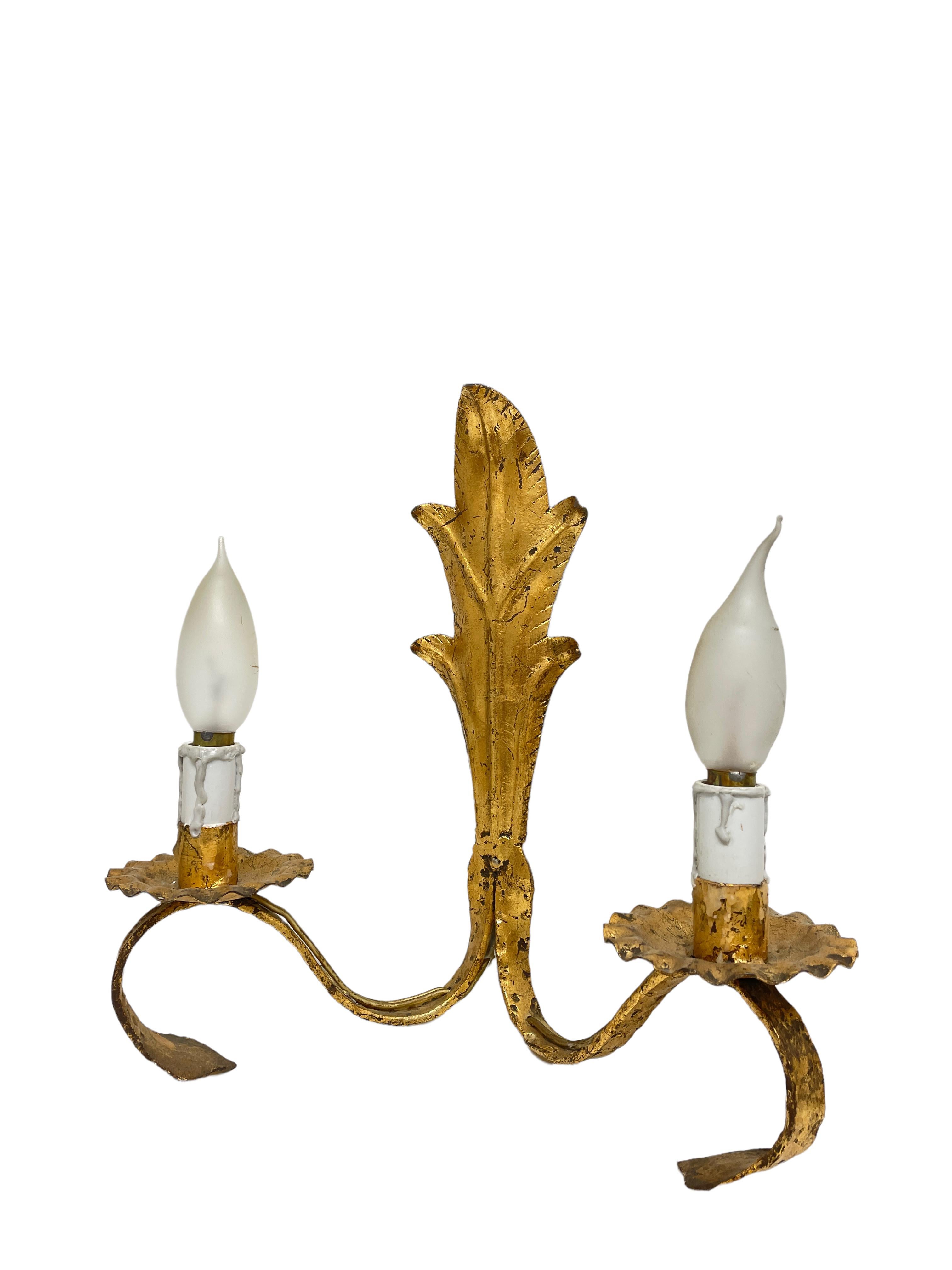 Pair of French Lily Style Gilt Iron Tole Sconces Gilded Metal, Belgium, 1960s In Good Condition For Sale In Nuernberg, DE