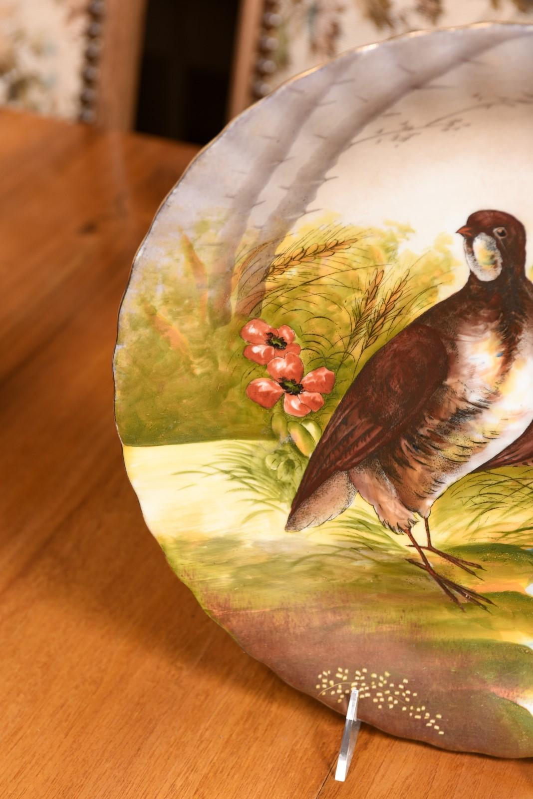 Paar französische Limoges-Porzellan-Dekoteller mit Paaren von Vögeln im Angebot 1