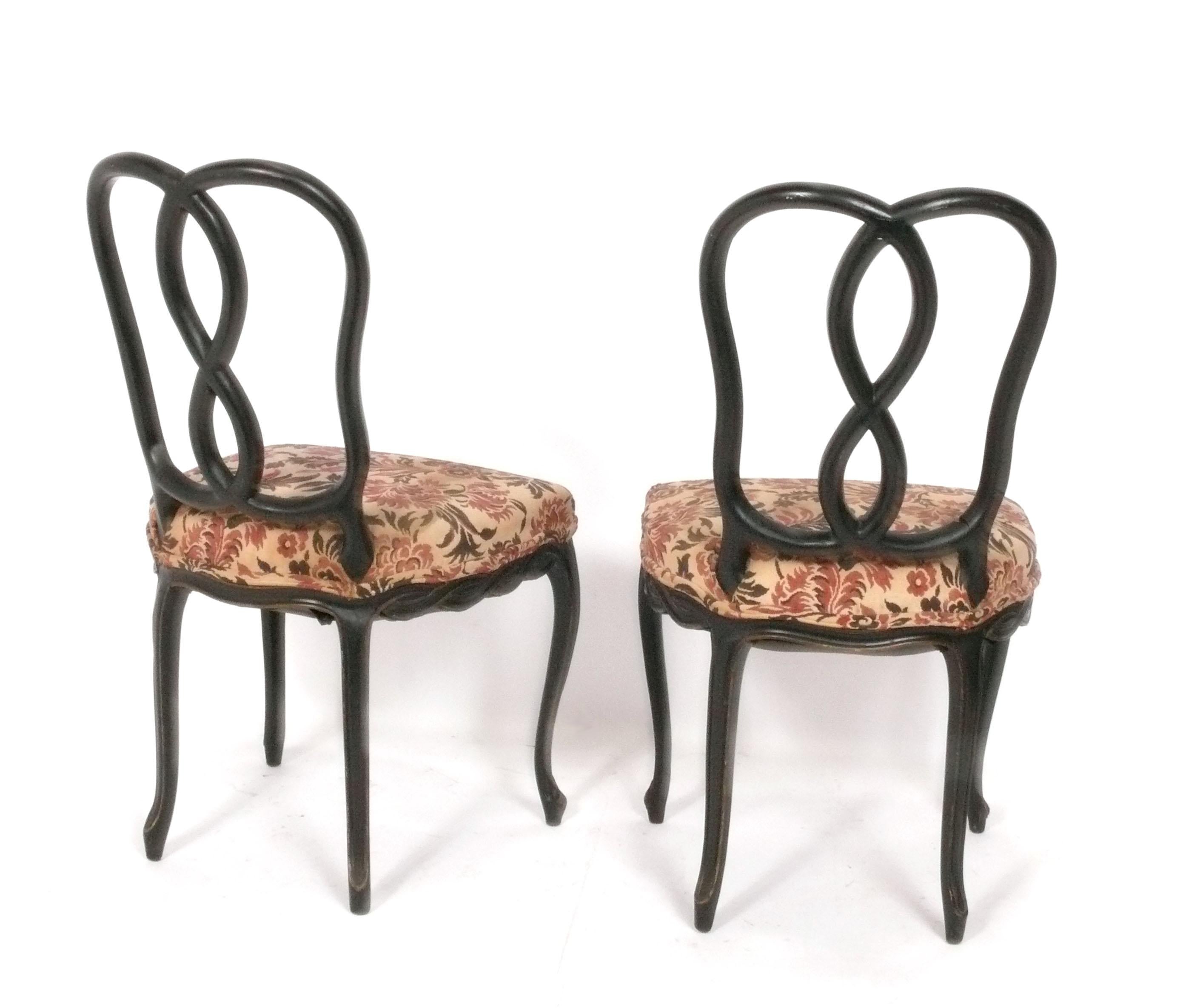 Français Paire de chaises françaises à dossier Looping Style Frances Elkins Refinished Reupholstered en vente