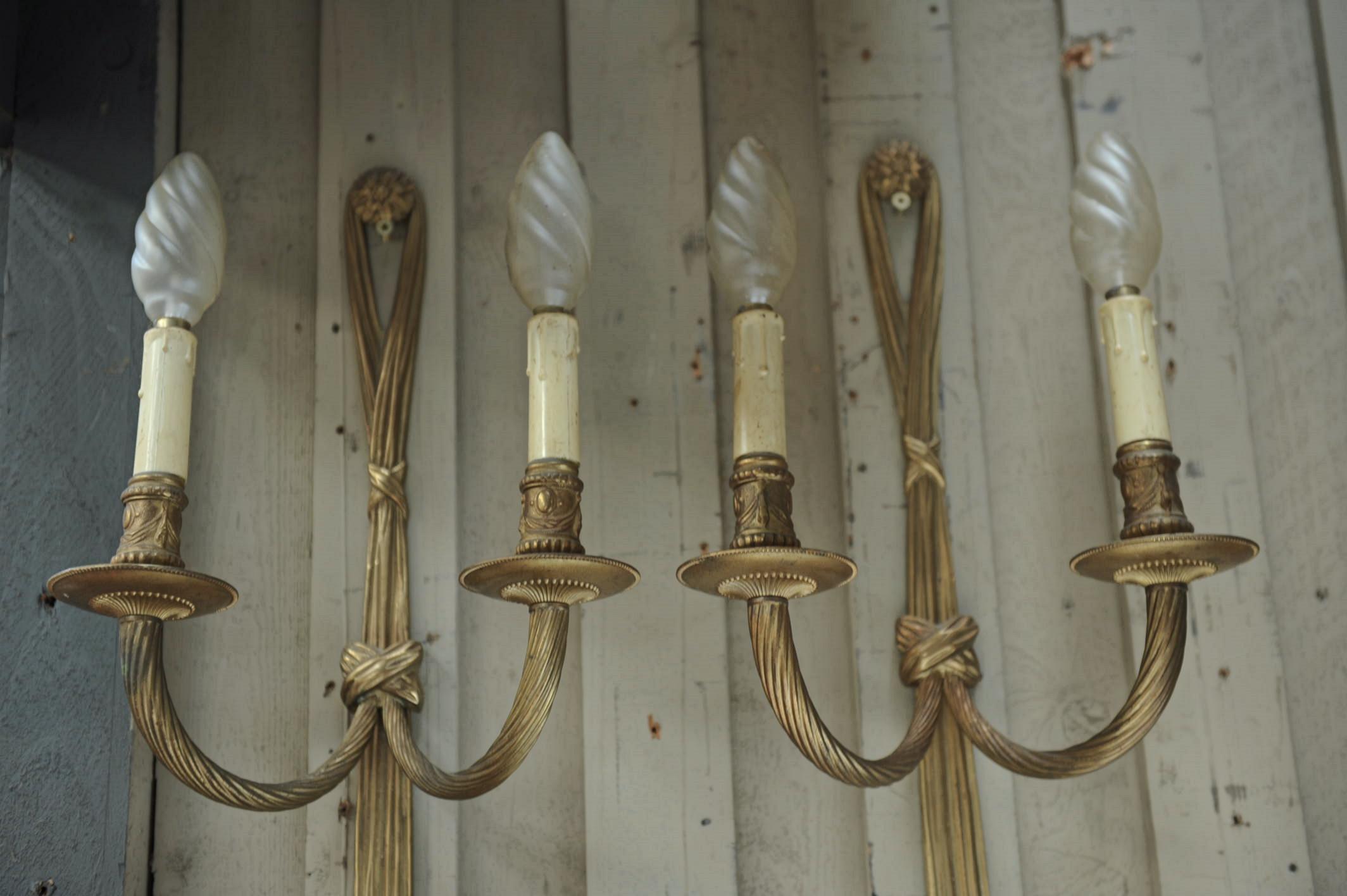 Early 20th Century Pair of French Louis XVI Style Bronze Wall Sconces, circa 1920 For Sale