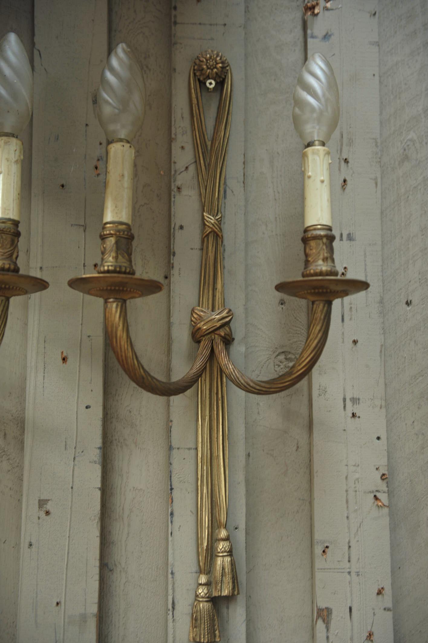 Pair of French Louis XVI Style Bronze Wall Sconces, circa 1920 For Sale 1