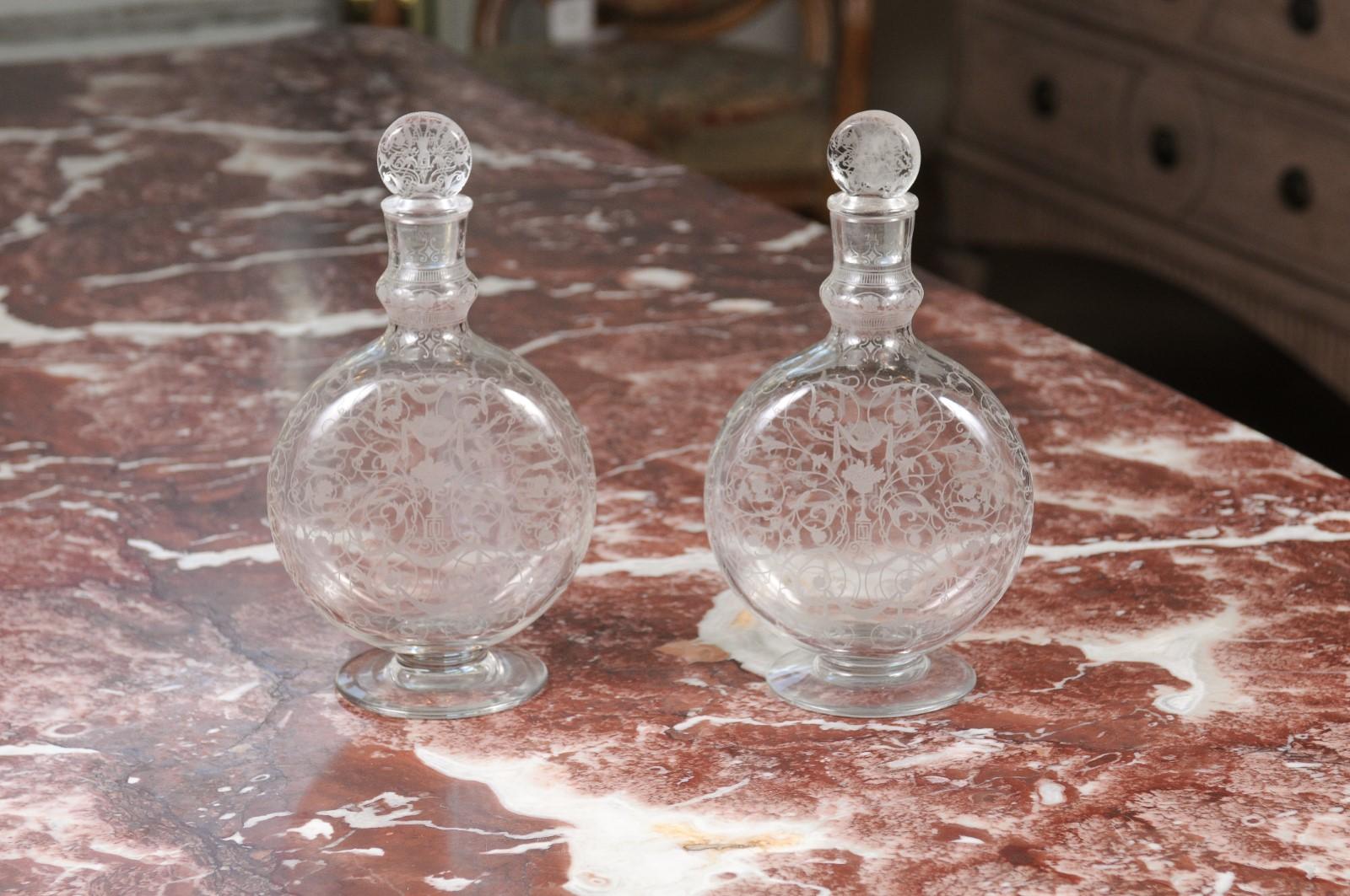 Pair of French Louis-Philippe 1830s Baccarat Crystal Carafes with Etched Decor In Good Condition For Sale In Atlanta, GA
