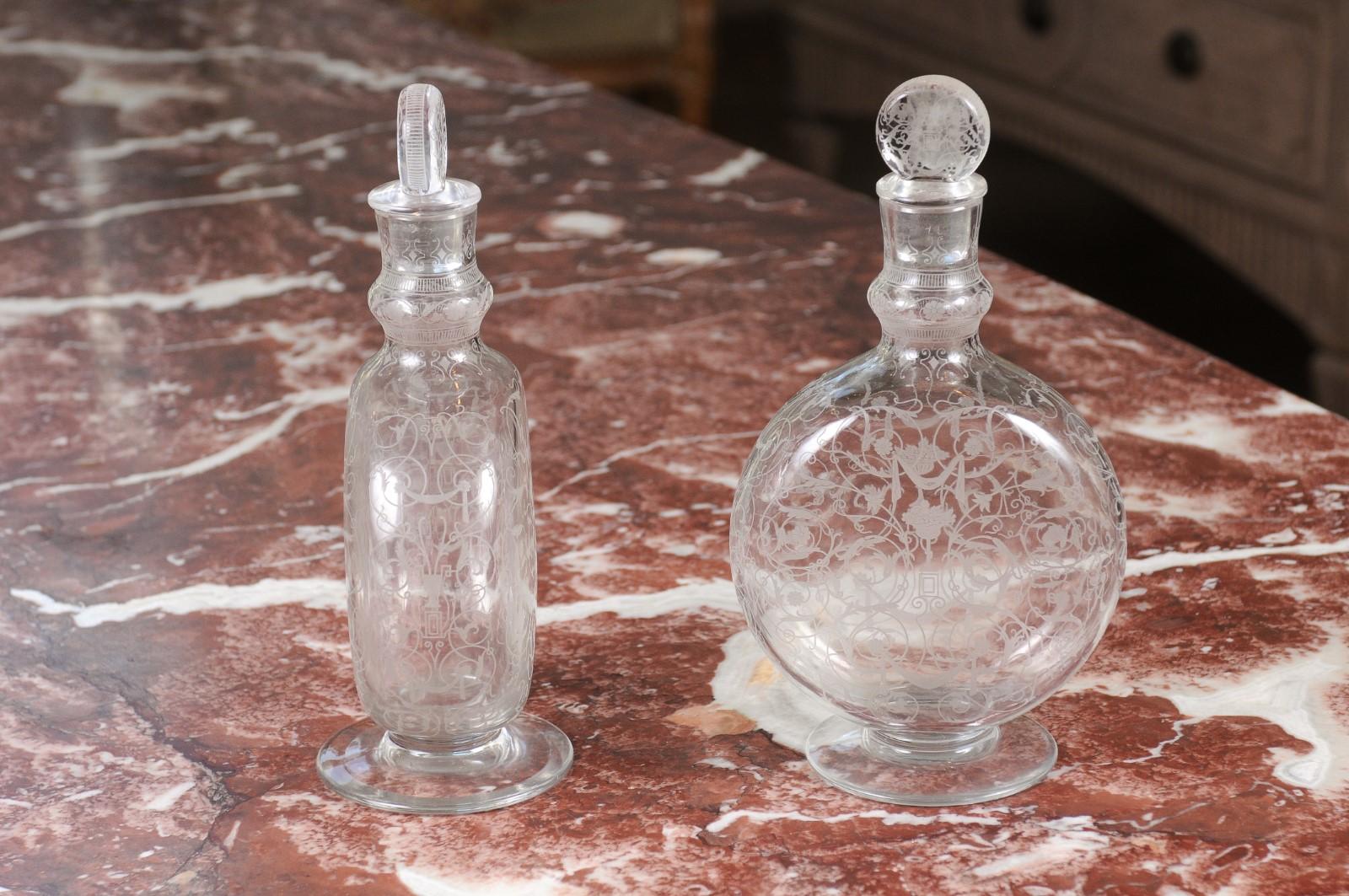 19th Century Pair of French Louis-Philippe 1830s Baccarat Crystal Carafes with Etched Decor For Sale