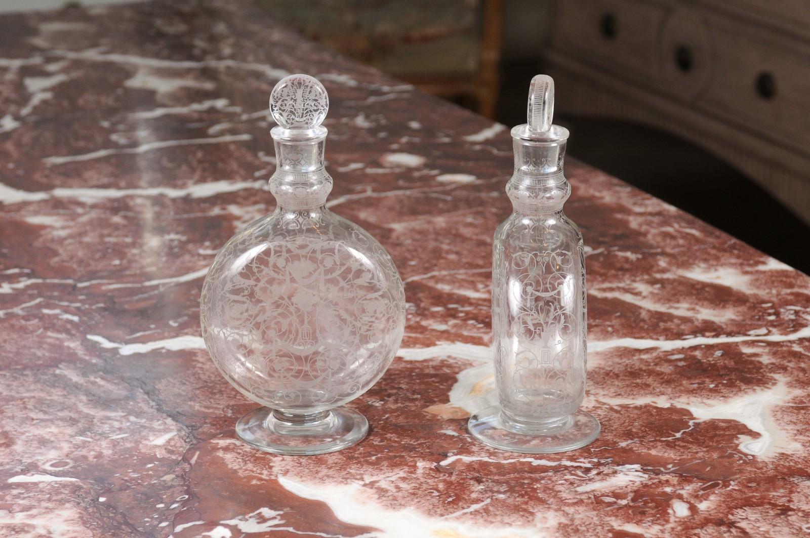 Pair of French Louis-Philippe 1830s Baccarat Crystal Carafes with Etched Decor For Sale 1