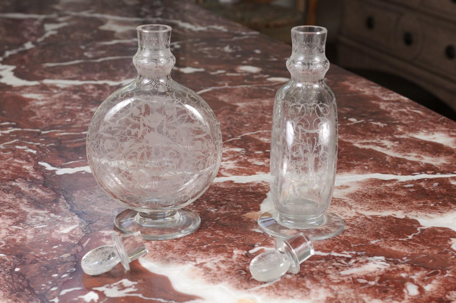 Pair of French Louis-Philippe 1830s Baccarat Crystal Carafes with Etched Decor 4