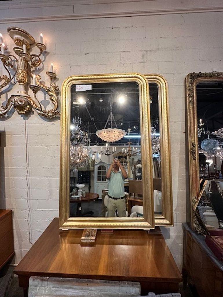 Paire de miroirs français Louis Phillippe à la feuille d'or avec des cadres à motif 